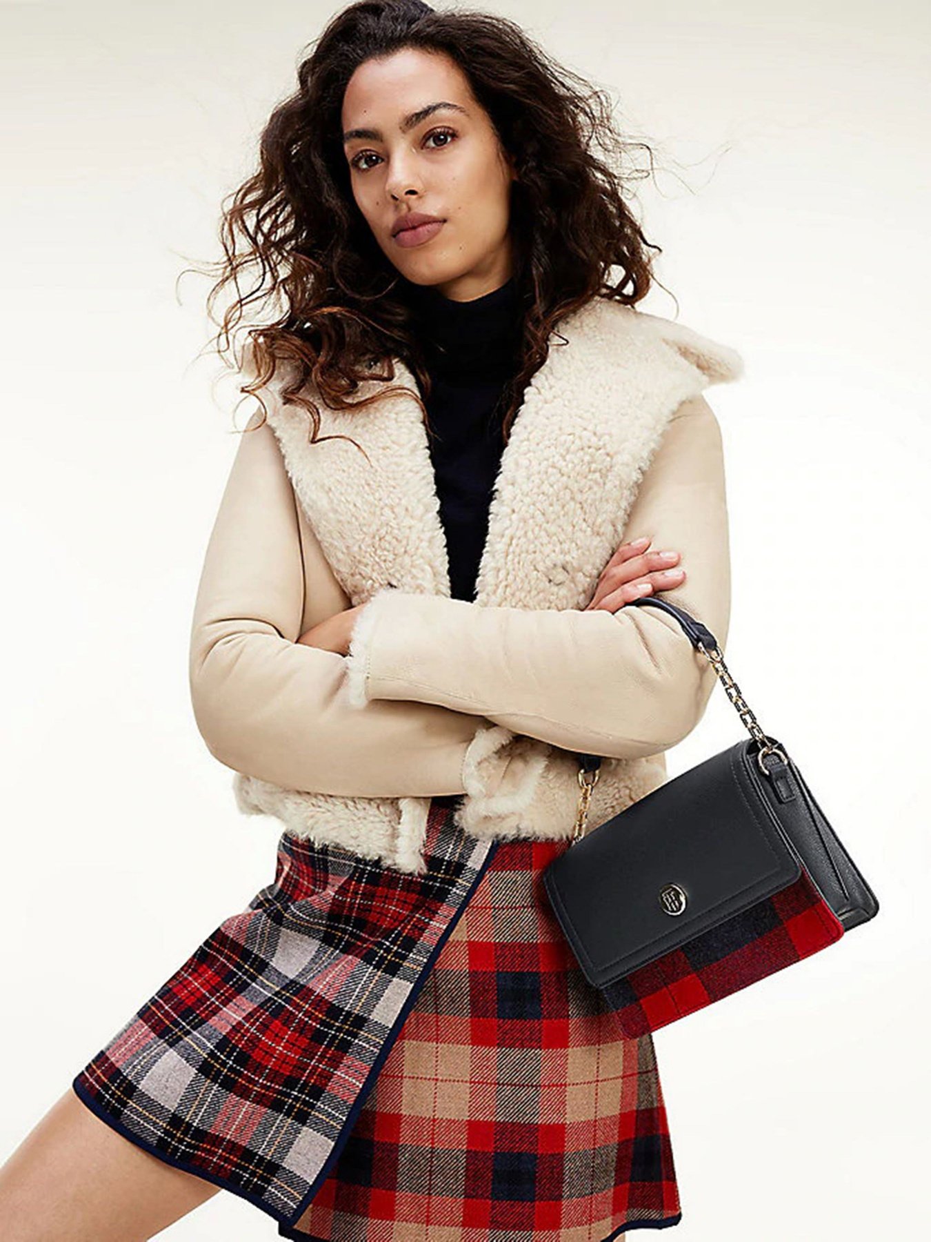 Кросс-боди Tommy Hilfiger модель AW0AW09058-CJM Фото