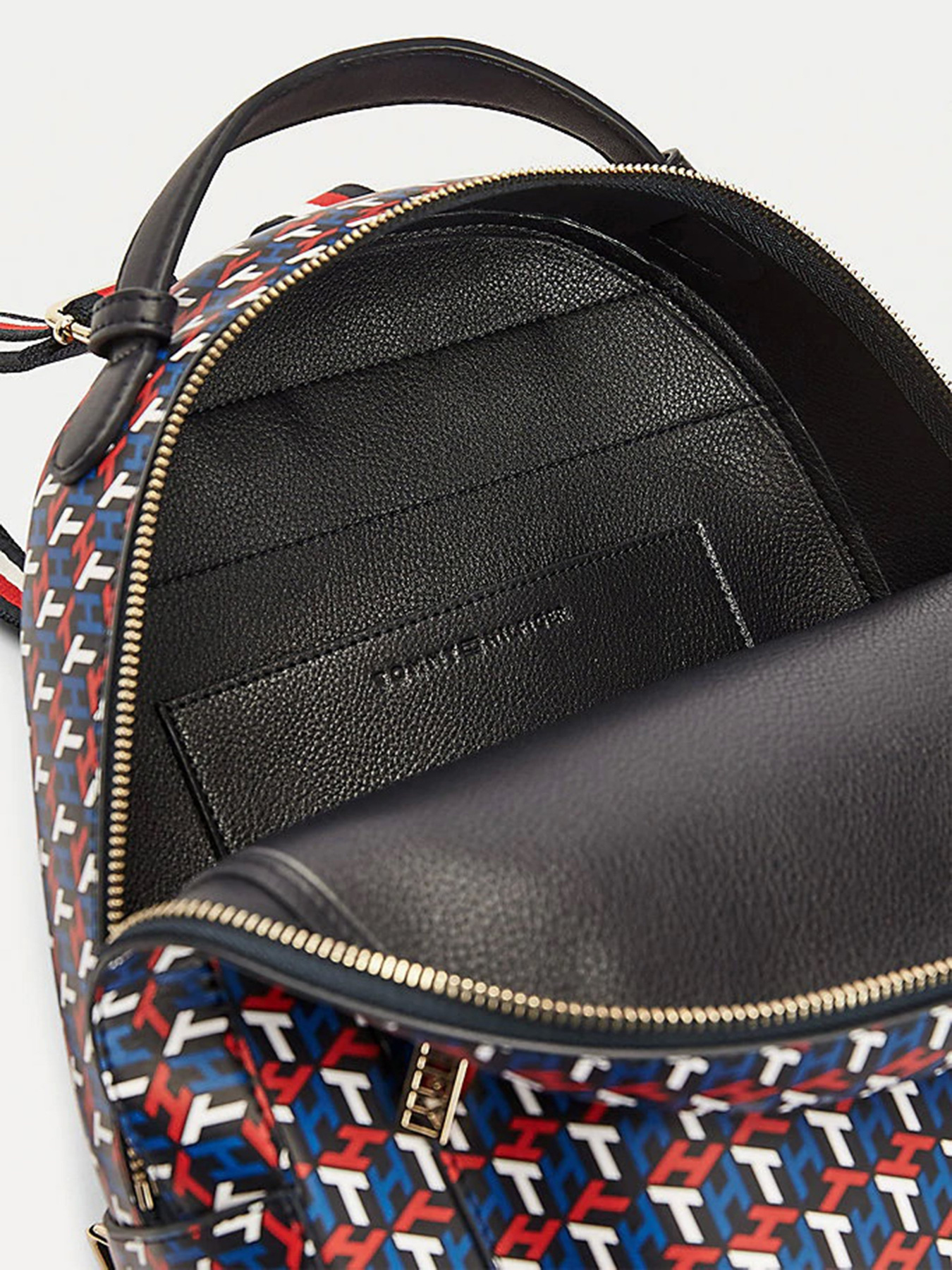 Рюкзаки Tommy Hilfiger Iconic модель AW0AW09048-XMP Фото