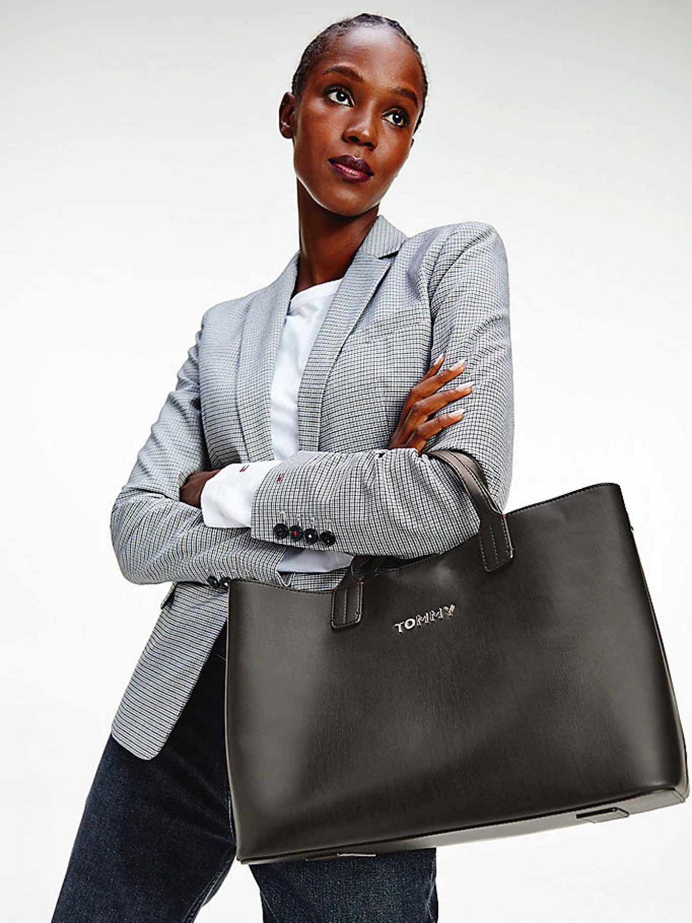 Сумка Tommy Hilfiger Iconic модель AW0AW08812-0GJ Фото