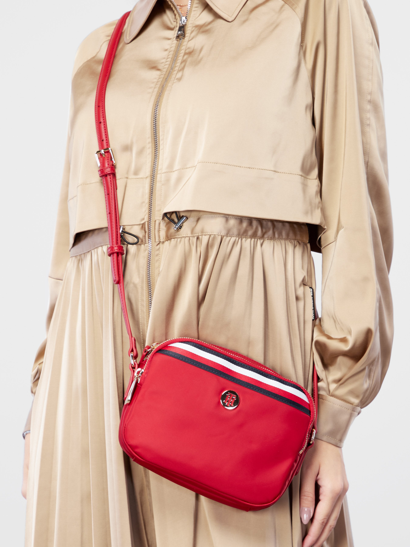 Кросс-боди Tommy Hilfiger модель AW0AW08827-XMP Фото