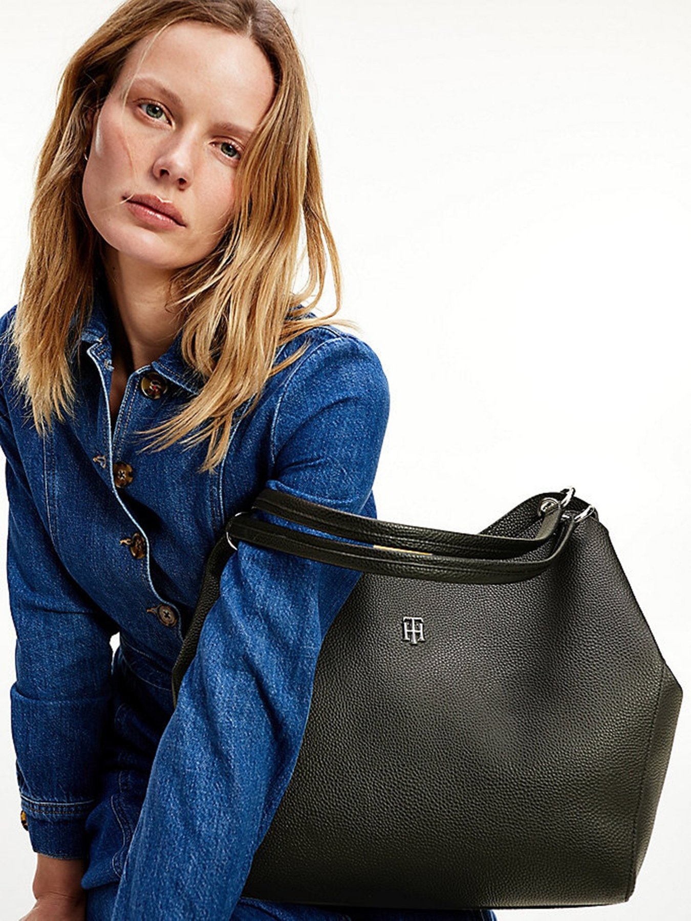 Хобо Tommy Hilfiger Essence модель AW0AW08843-0GJ Фото