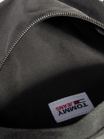 Поясна сумка Tommy Hilfiger Campus модель AW0AW08955-BDS Поясна сумка Tommy Hilfiger Campus модель AW0AW08955-BDS Фото