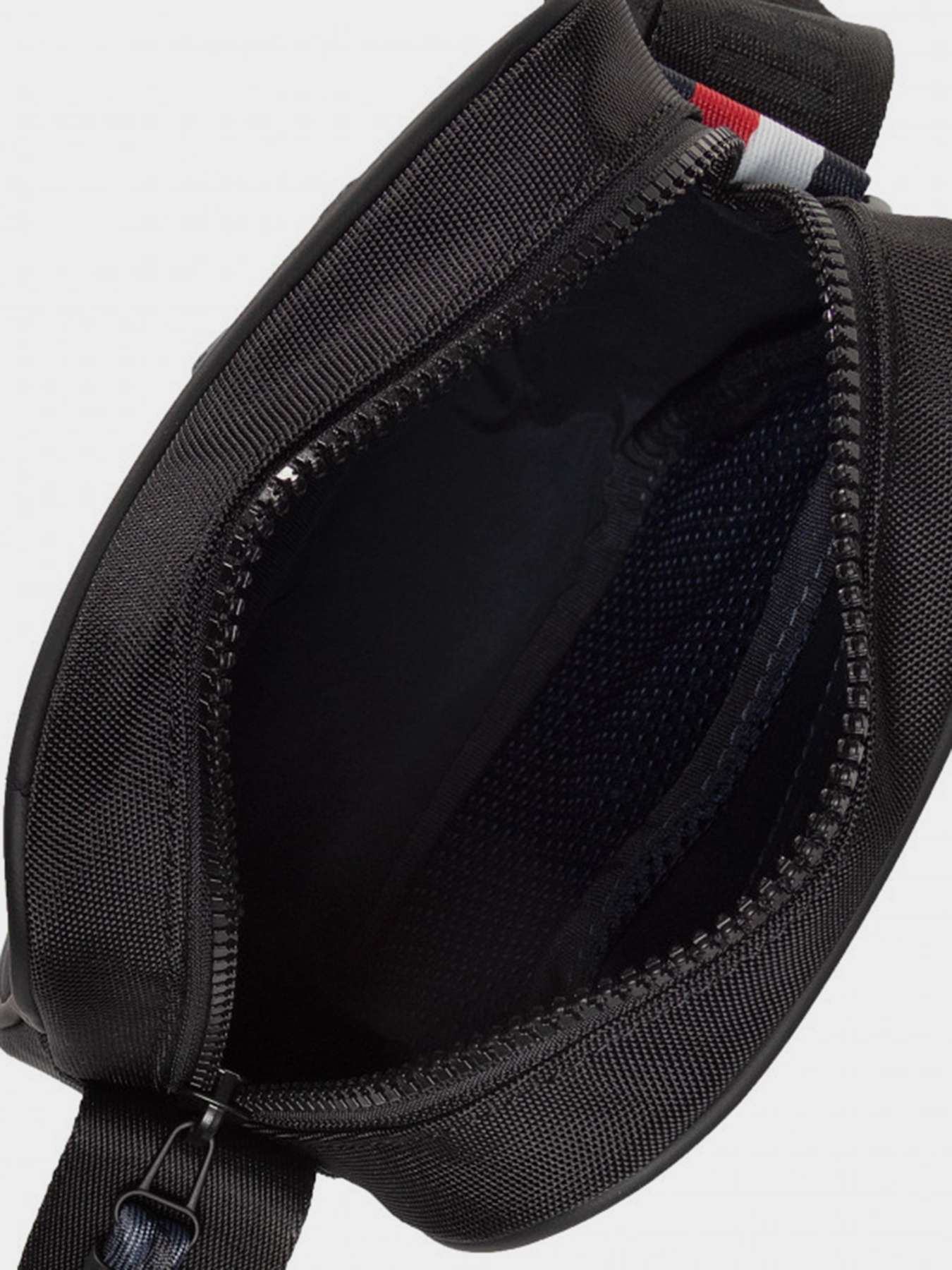 Мессенджер Tommy Hilfiger модель AM0AM06494-BDS Мессенджер Tommy Hilfiger модель AM0AM06494-BDS Фото