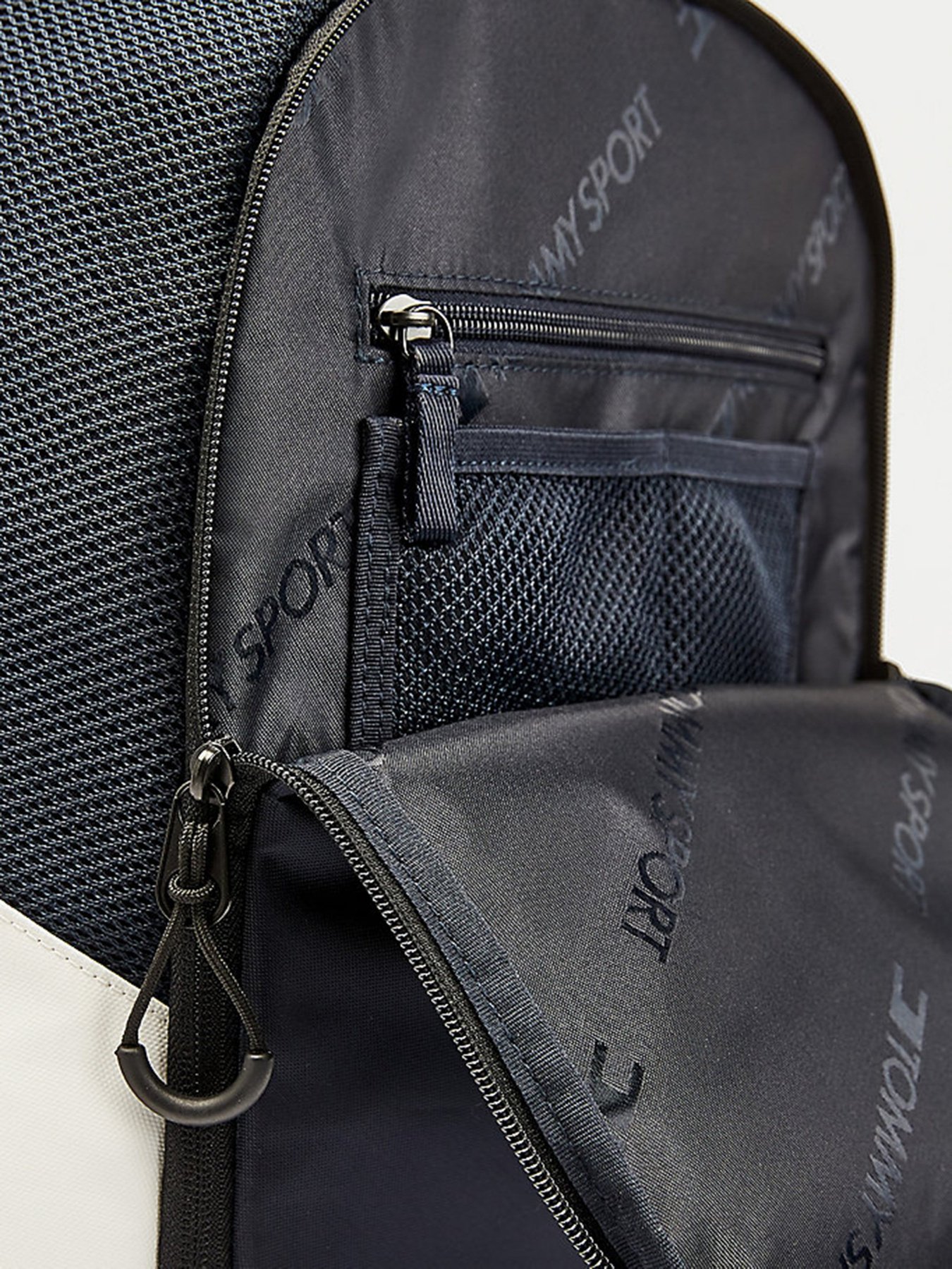 Рюкзаки Tommy Hilfiger модель AU0AU01053-0GY Фото