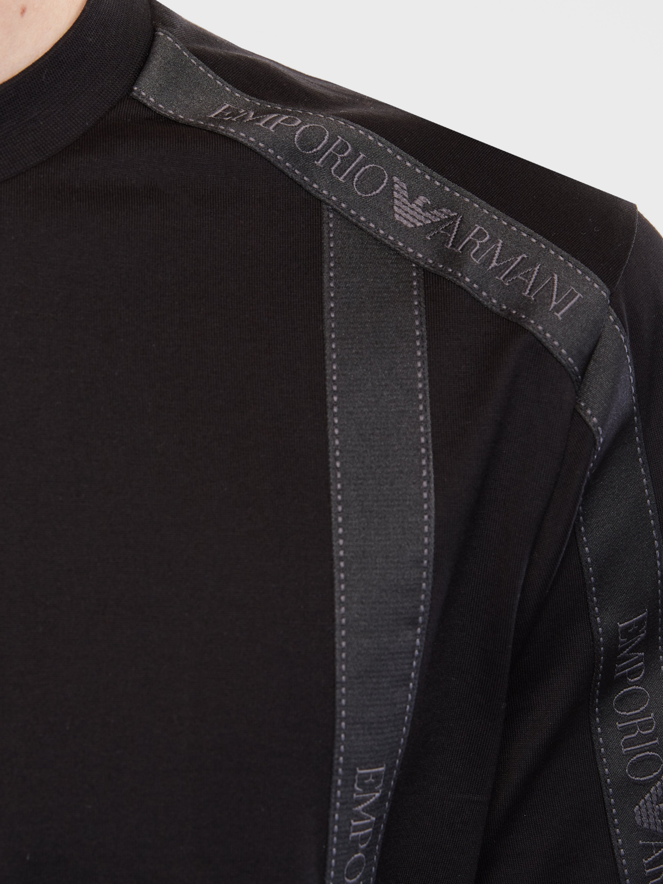 Футболки и поло Emporio Armani модель 6H1TG4-1JTUZ-0999 Фото