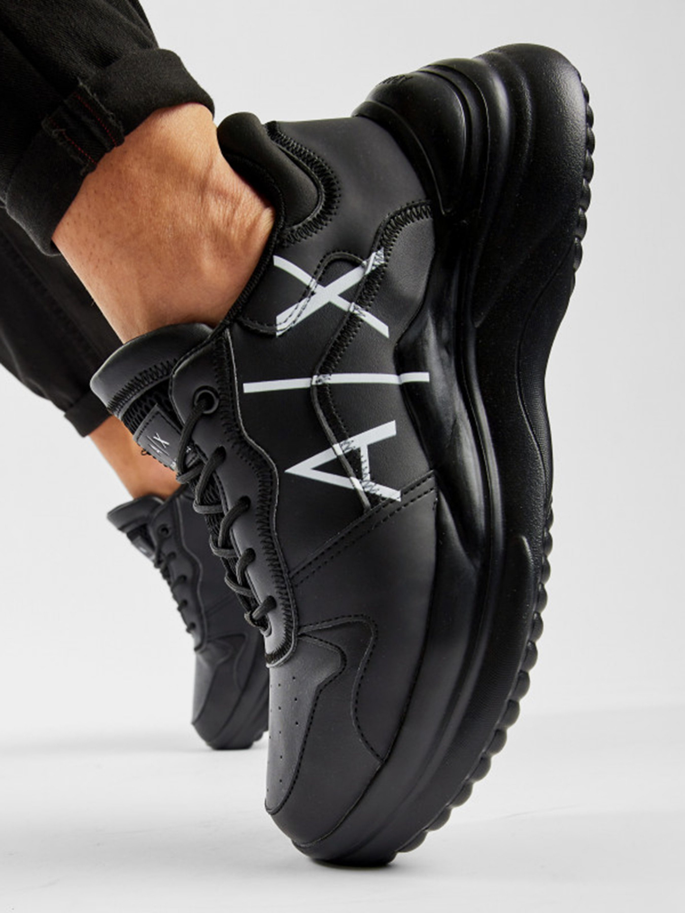 Кроссовки Armani Exchange модель XUX057-XV238-00002 Фото