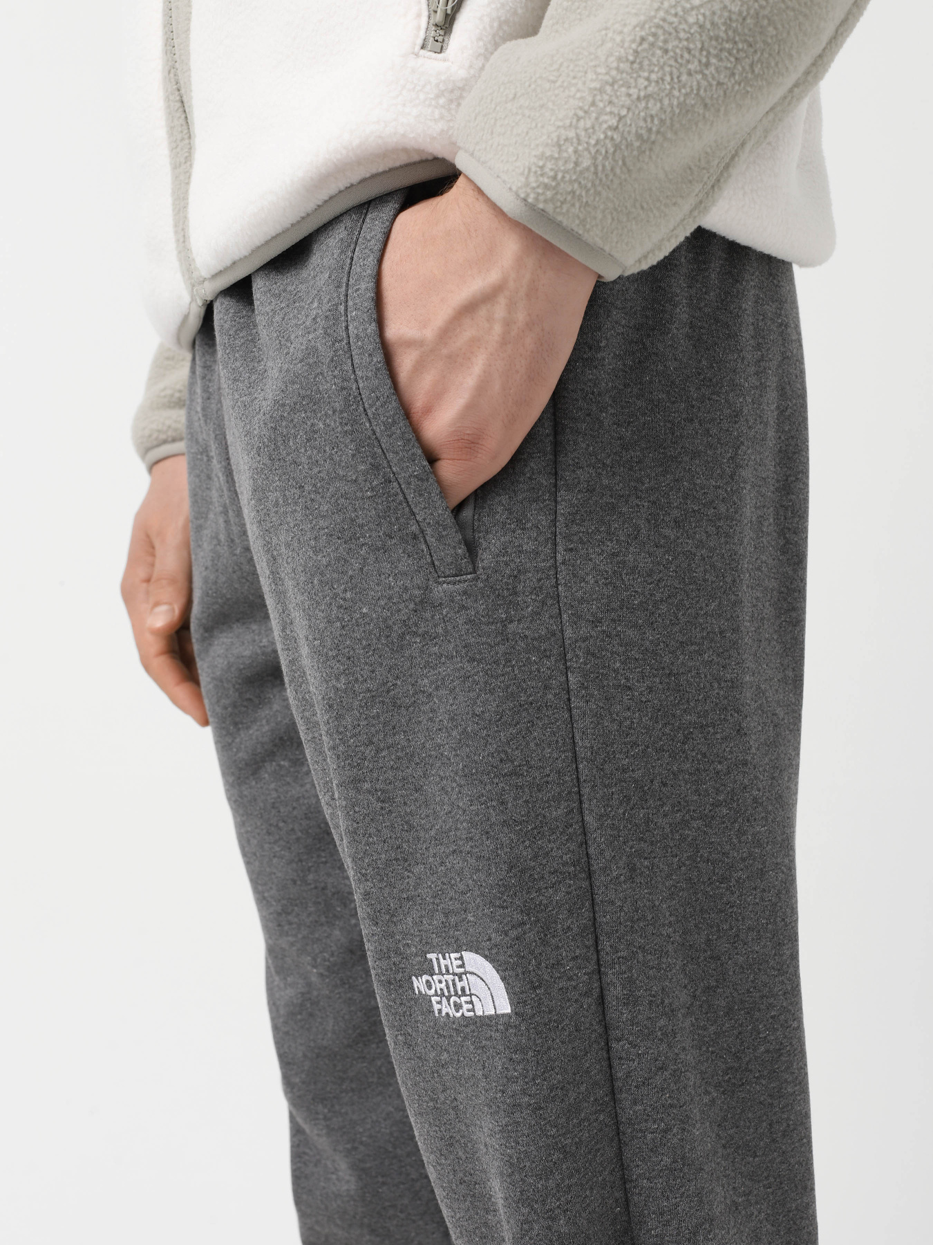 Спортивні штани The North Face NSE модель NF0A4SVQDYY1 Фото