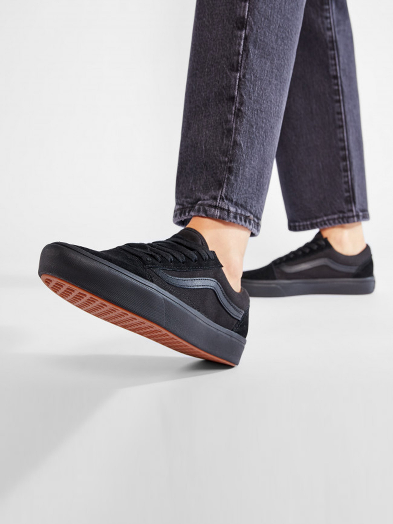 Кеди низькі Vans Classic Comfycush Old Skool модель VN0A3WMAVND1 Фото