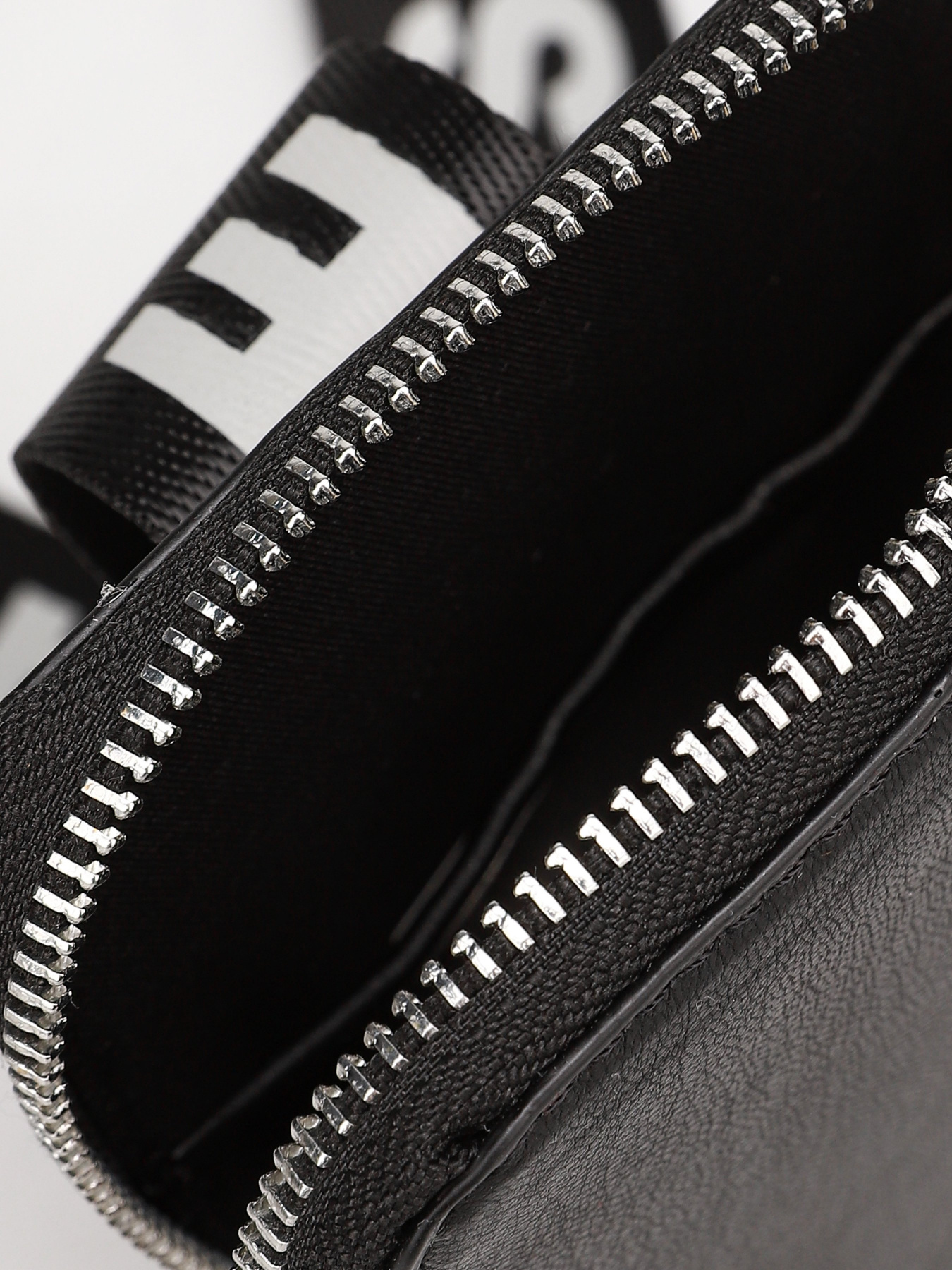 Чехол для смартфона Marco Tozzi модель 2-2-61103-26 990 BLACK Фото