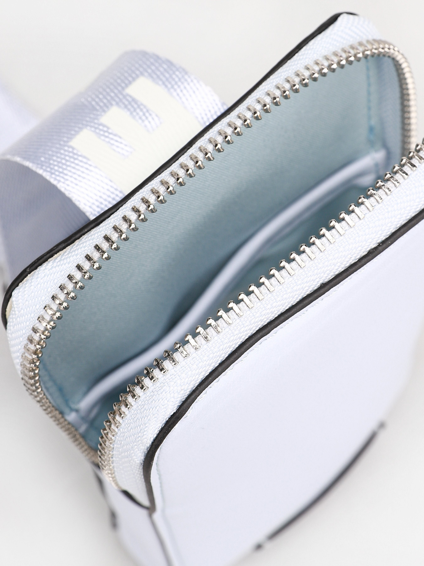 Чохол для смартфону Marco Tozzi модель 2-2-61103-26 990 LT.BLUE Чохол для смартфону Marco Tozzi модель 2-2-61103-26 990 LT.BLUE Фото