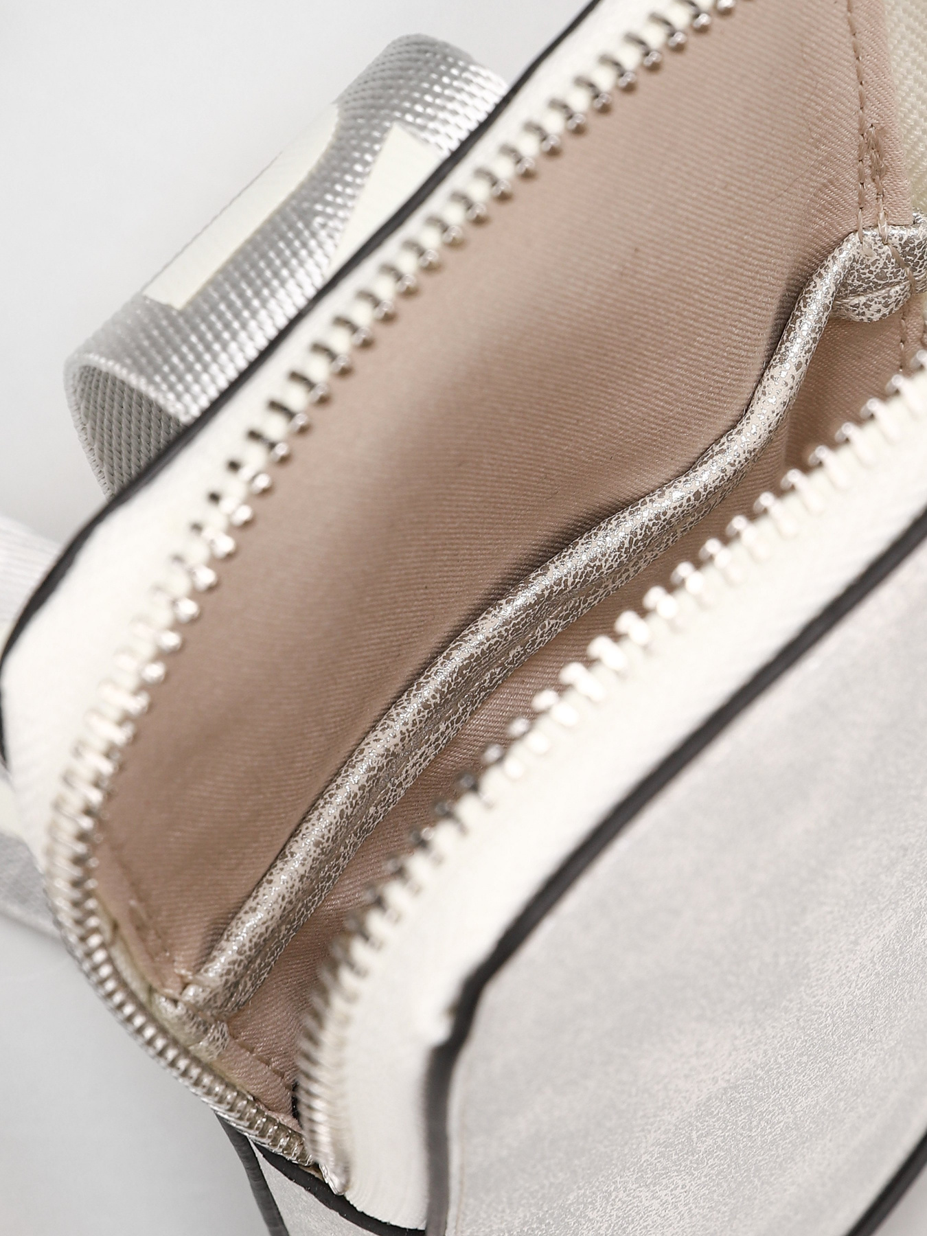 Чехол для смартфона Marco Tozzi модель 2-2-61103-26 990 SILVER Фото