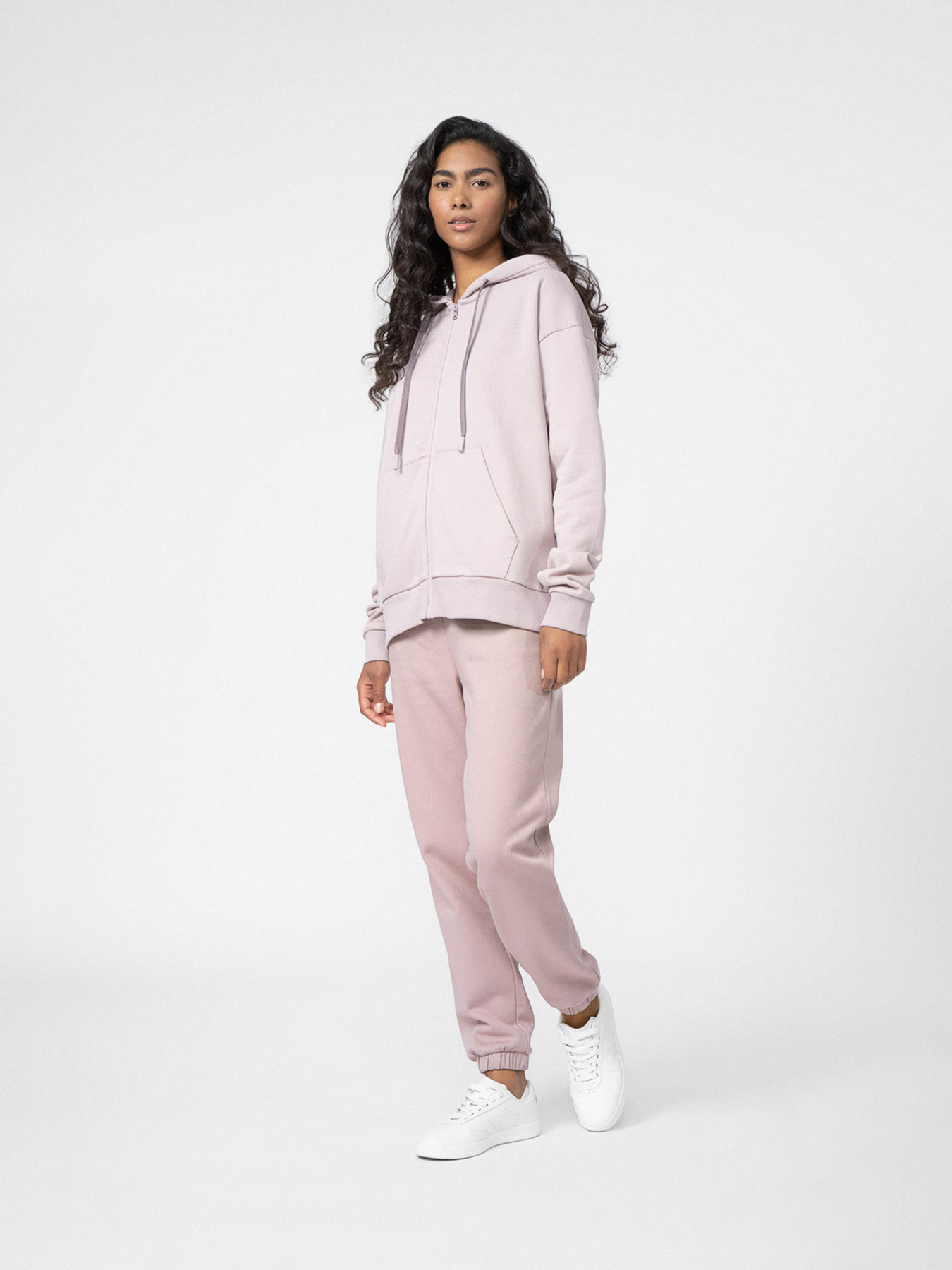 Штаны спортивные 4F City Play модель 4FSS23TTROF148-83S Штаны спортивные 4F City Play модель 4FSS23TTROF148-83S Фото