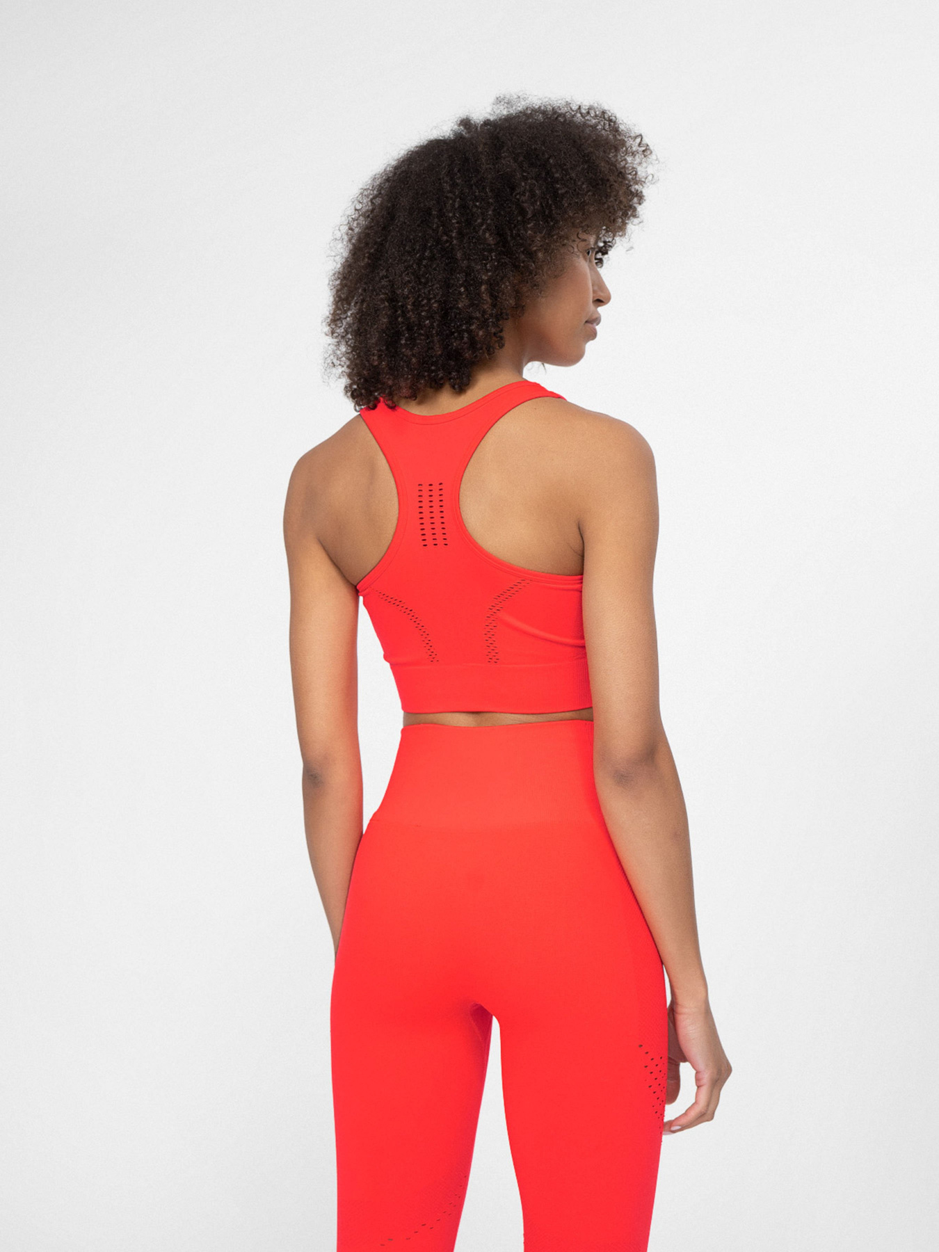 Топ спортивный 4F модель 4FSS23USBAF037-62N Фото