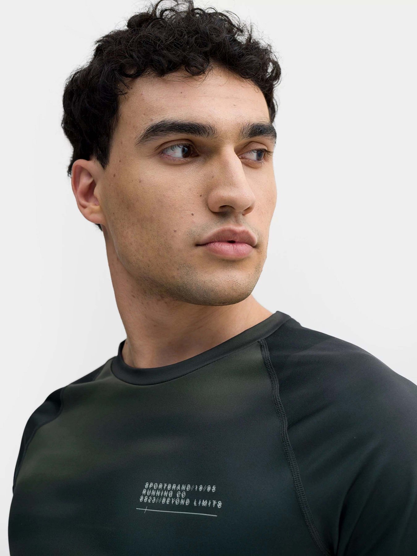 Футболка спортивная 4F Beyond Limints модель 4FSS23TFTSM169-90A Фото