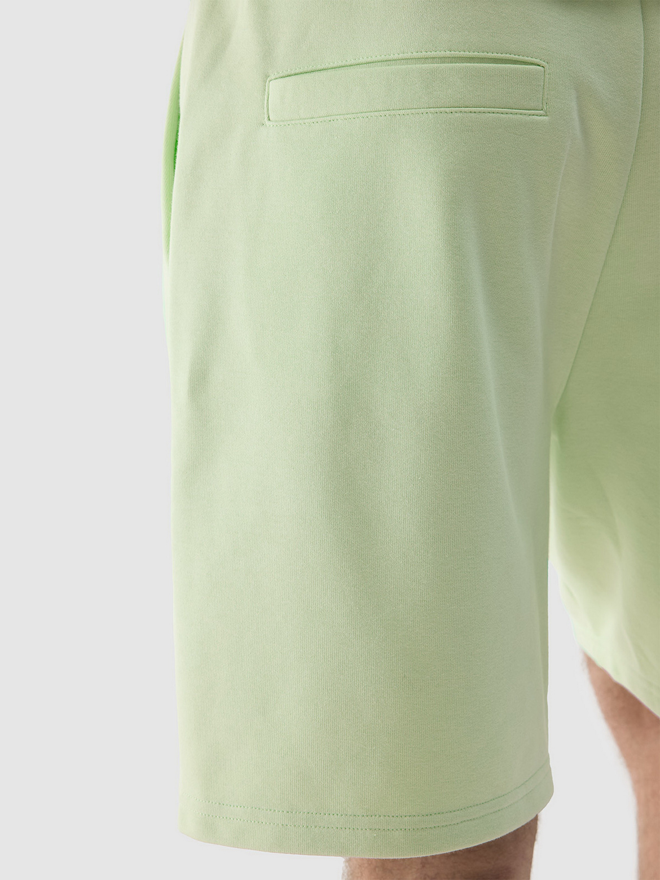 Повседневные шорты 4F CAS M330 модель 4FWSS24TSHOM330-42S Фото