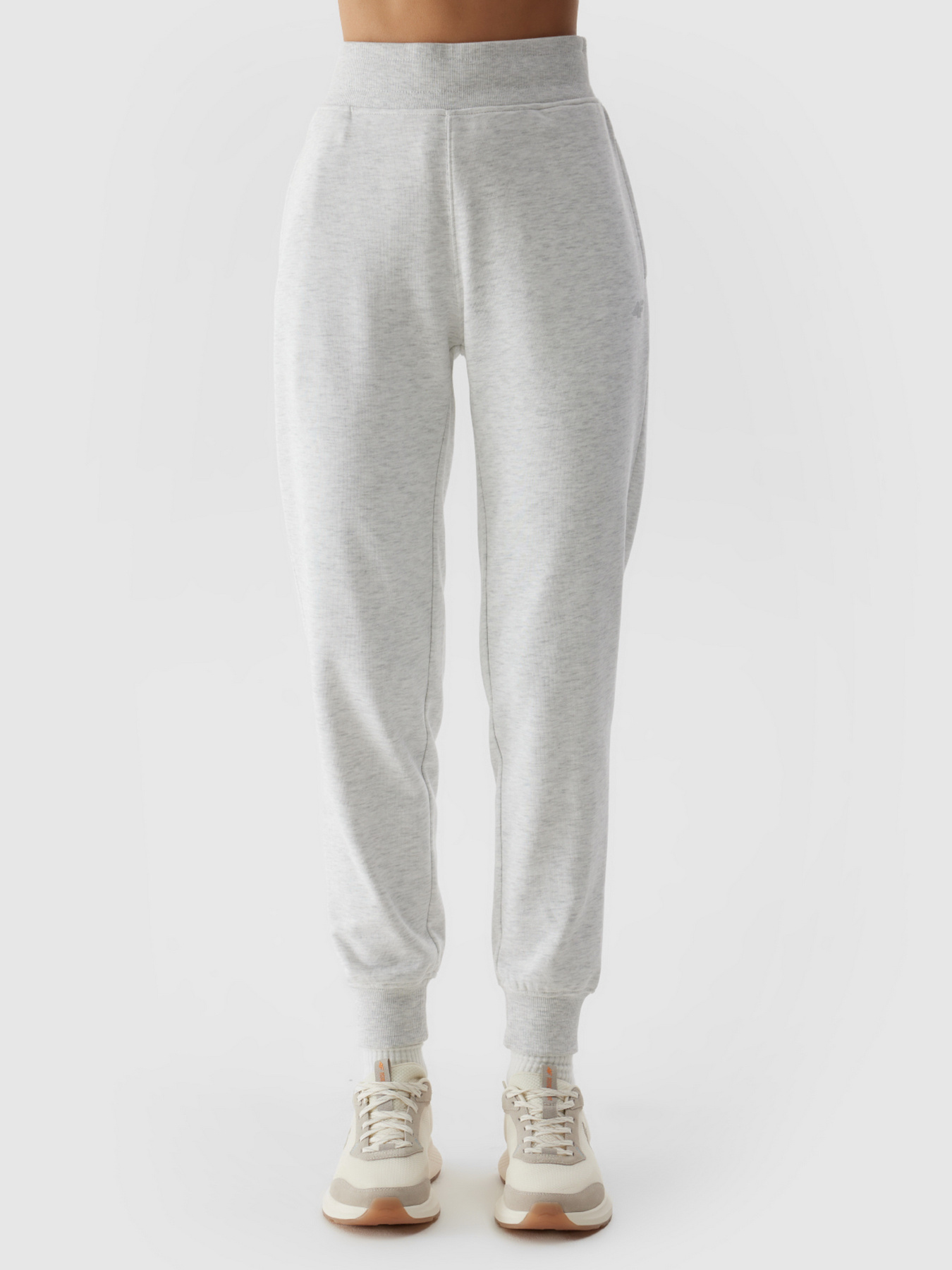 Спортивні штани 4F CAS F606 модель 4FWSS24TTROF606-27M Спортивні штани 4F CAS F606 модель 4FWSS24TTROF606-27M Фото