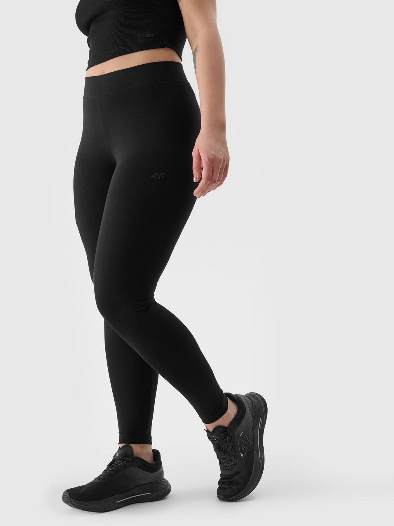 Спортивные леггинсы 4F F137 модель 4FWSS24TTIGF137-20S Фото