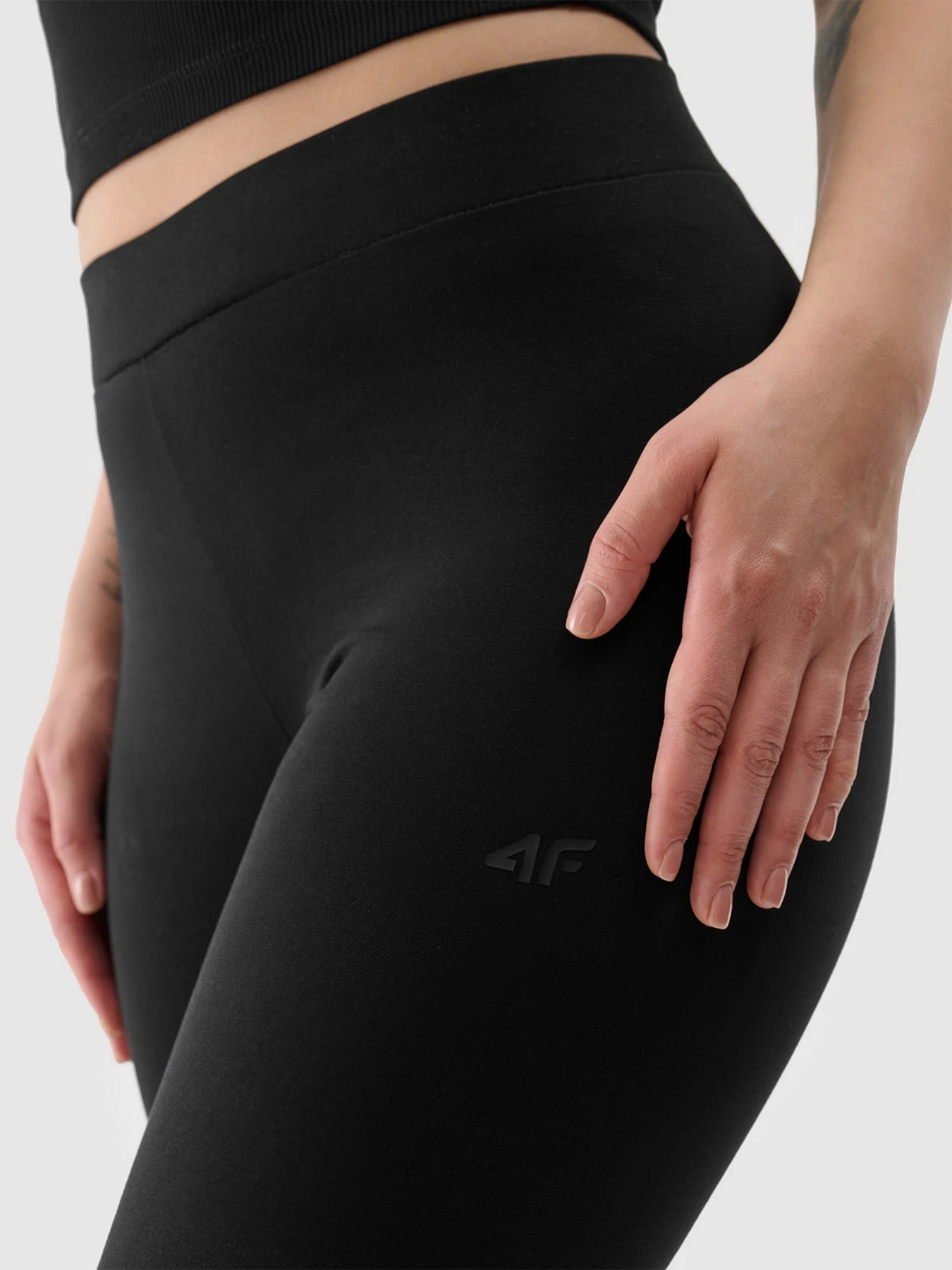 Спортивные леггинсы 4F F137 модель 4FWSS24TTIGF137-20S Фото