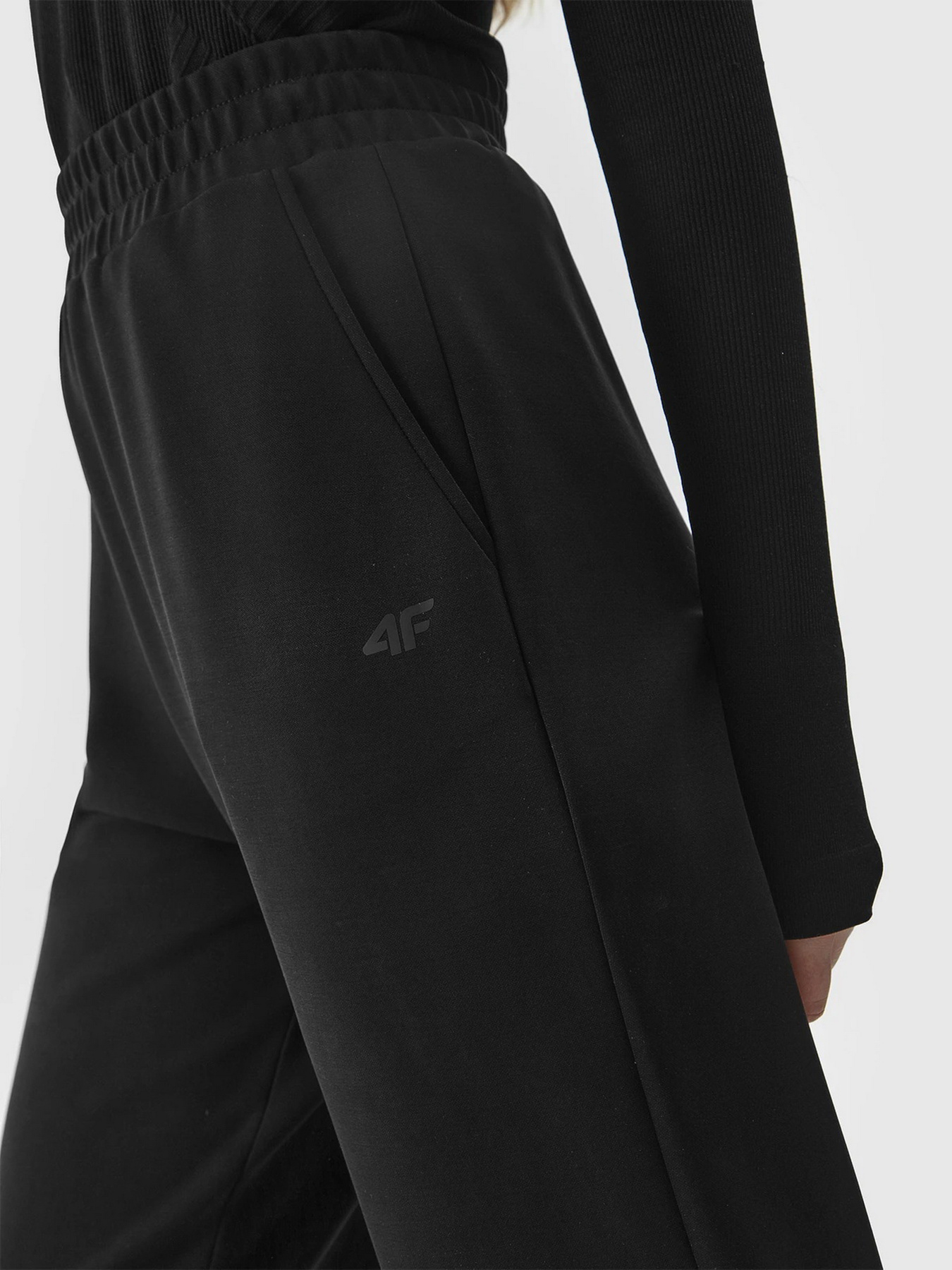Штаны спортивные 4F F642 модель 4FWSS24TTROF642-20S Фото