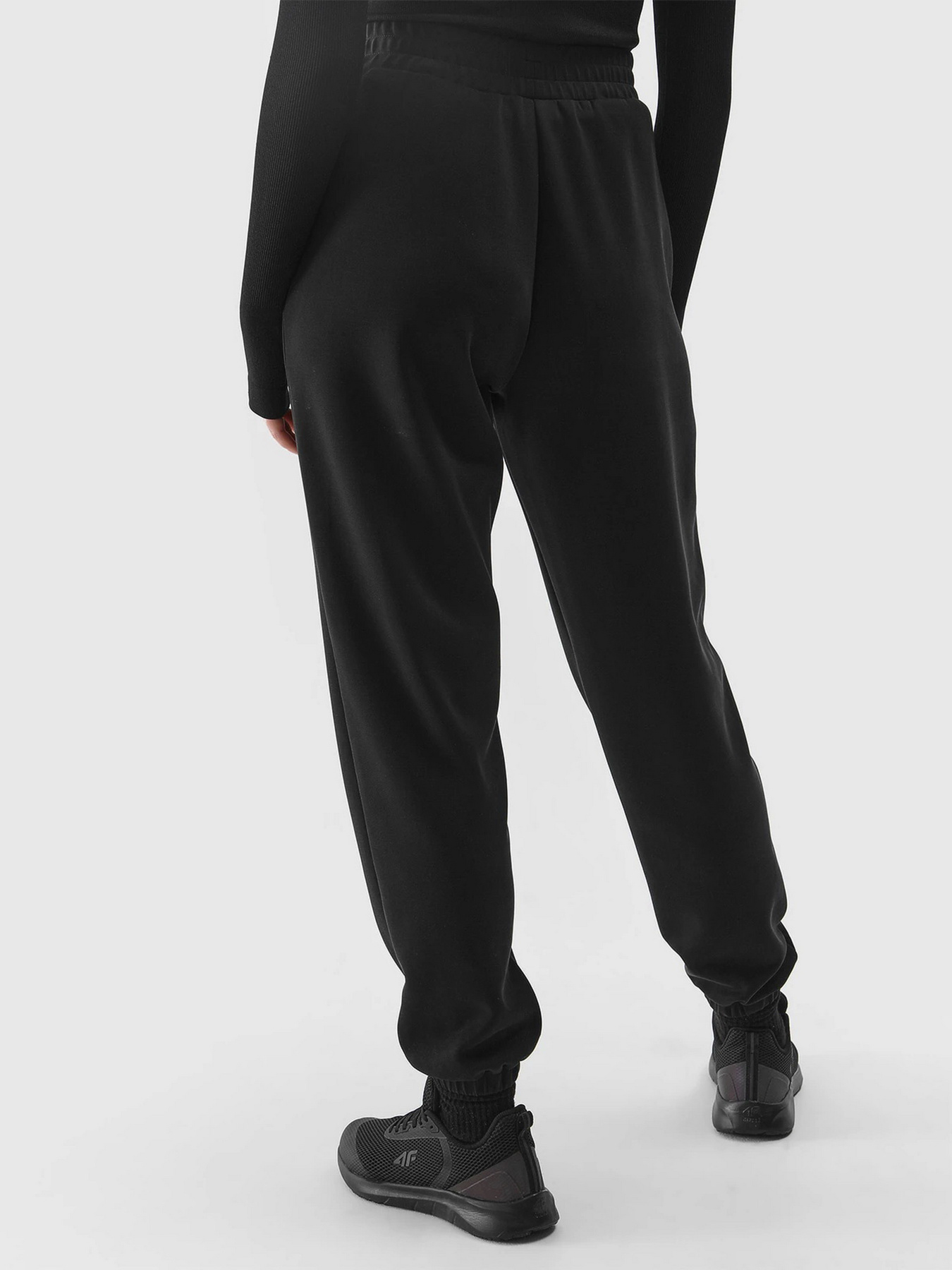 Спортивні штани 4F F642 модель 4FWSS24TTROF642-20S Фото