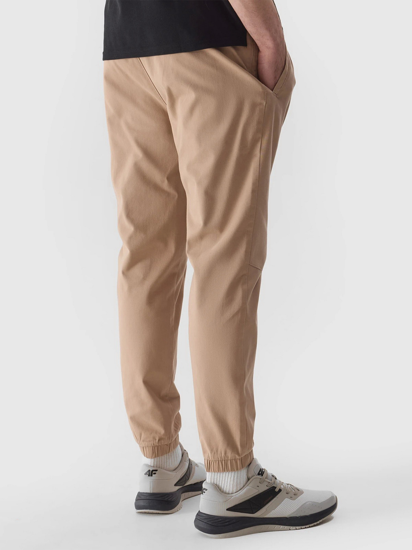 Спортивні штани 4F TROUSERS CAS M646 модель 4FWSS24TTROM646-83S Фото