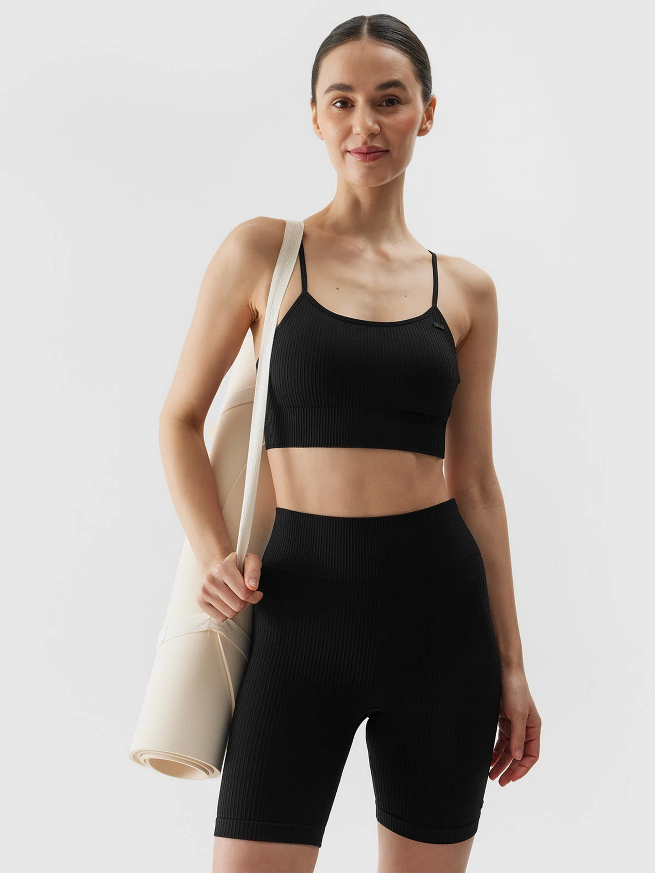 Топ спортивный 4F F121 модель 4FWSS24USBAF121-20S Фото