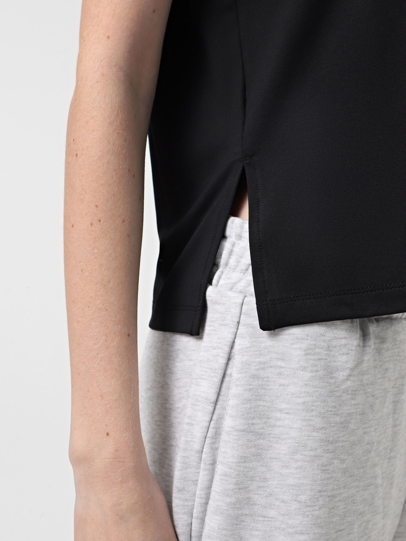 Футболка 4F F1236 модель 4FRSS25TFTSF1236-20S Футболка 4F F1236 модель 4FRSS25TFTSF1236-20S Фото