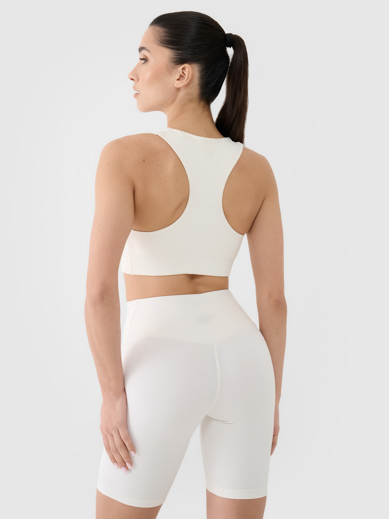 Спортивный топ 4F F152 модель 4FRSS25USBAF152-11S Фото