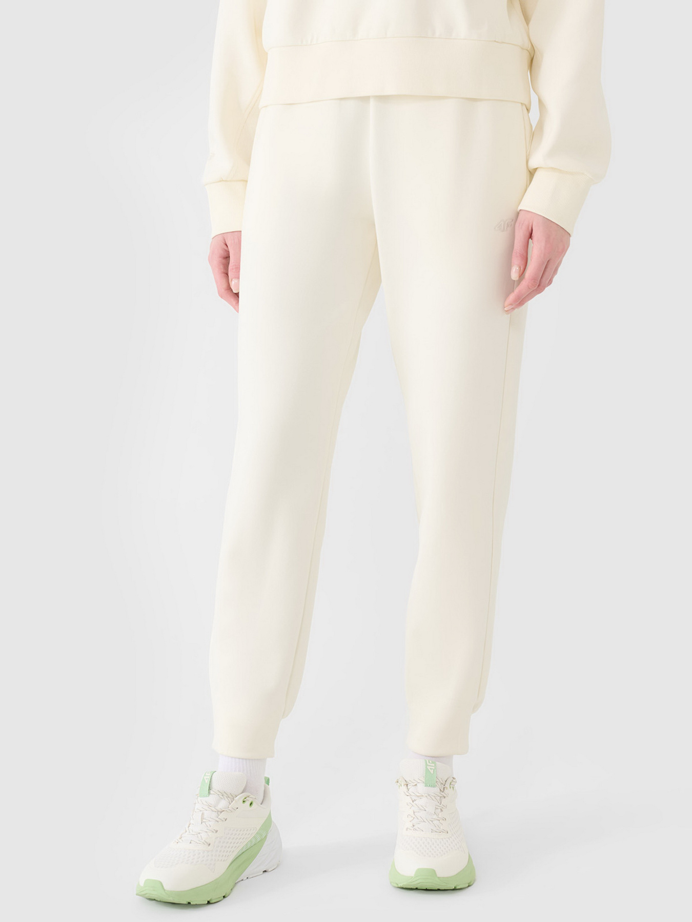 Штани спортивні 4F F0996 модель 4FWSS25TTROF0996-11S Фото