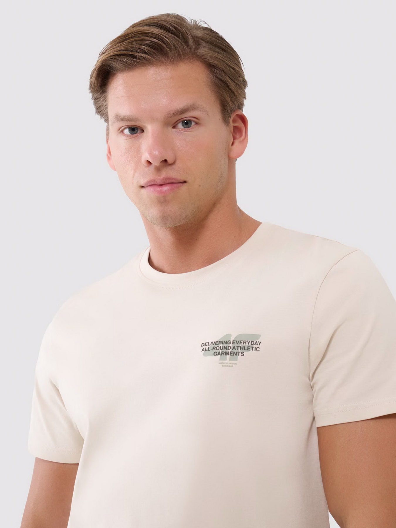 Футболка 4F M1974 Модель 4FWSS25TTSHM1974-12S Фото