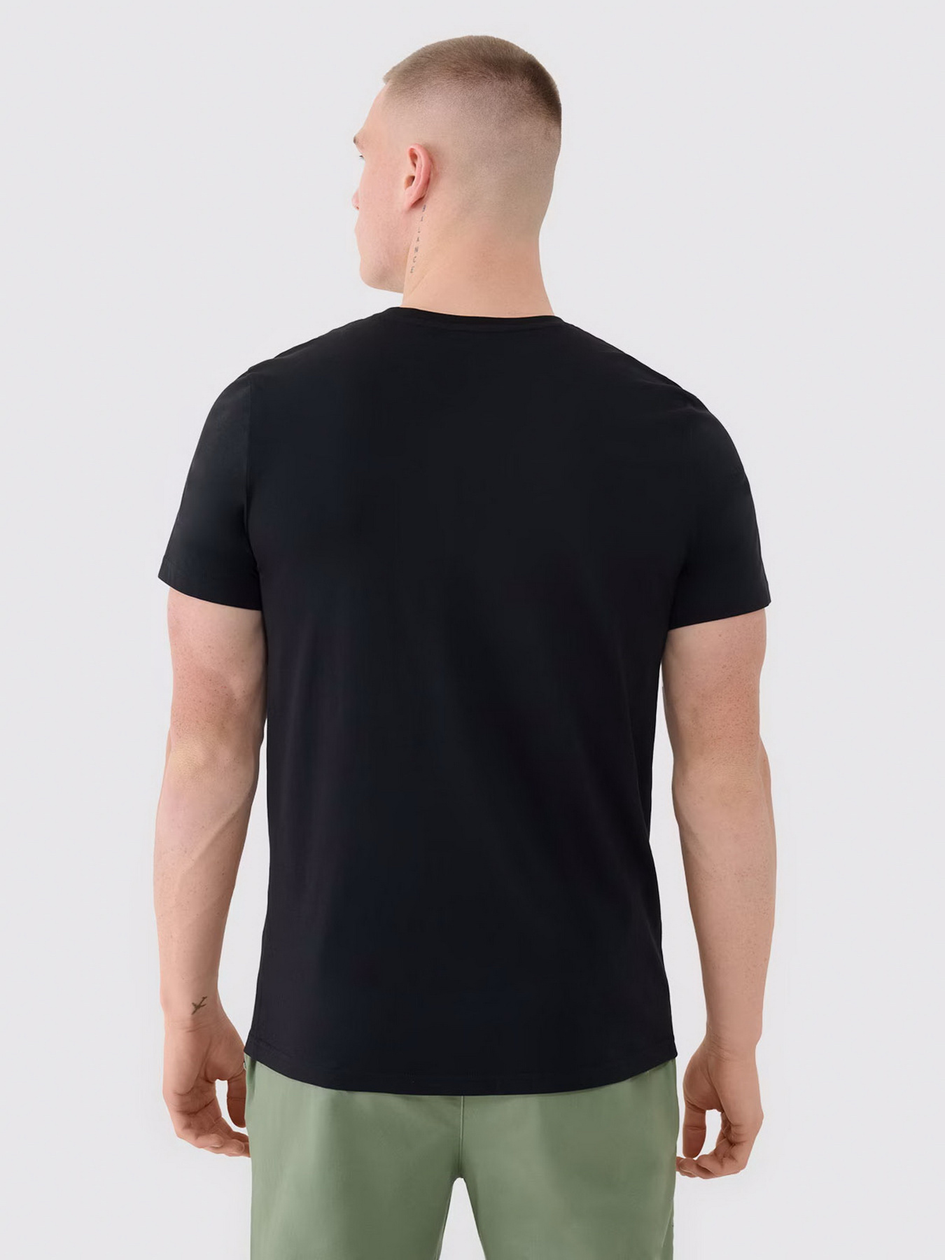 Футболка 4F M1974 Модель 4FWSS25TTSHM1974-20S Фото