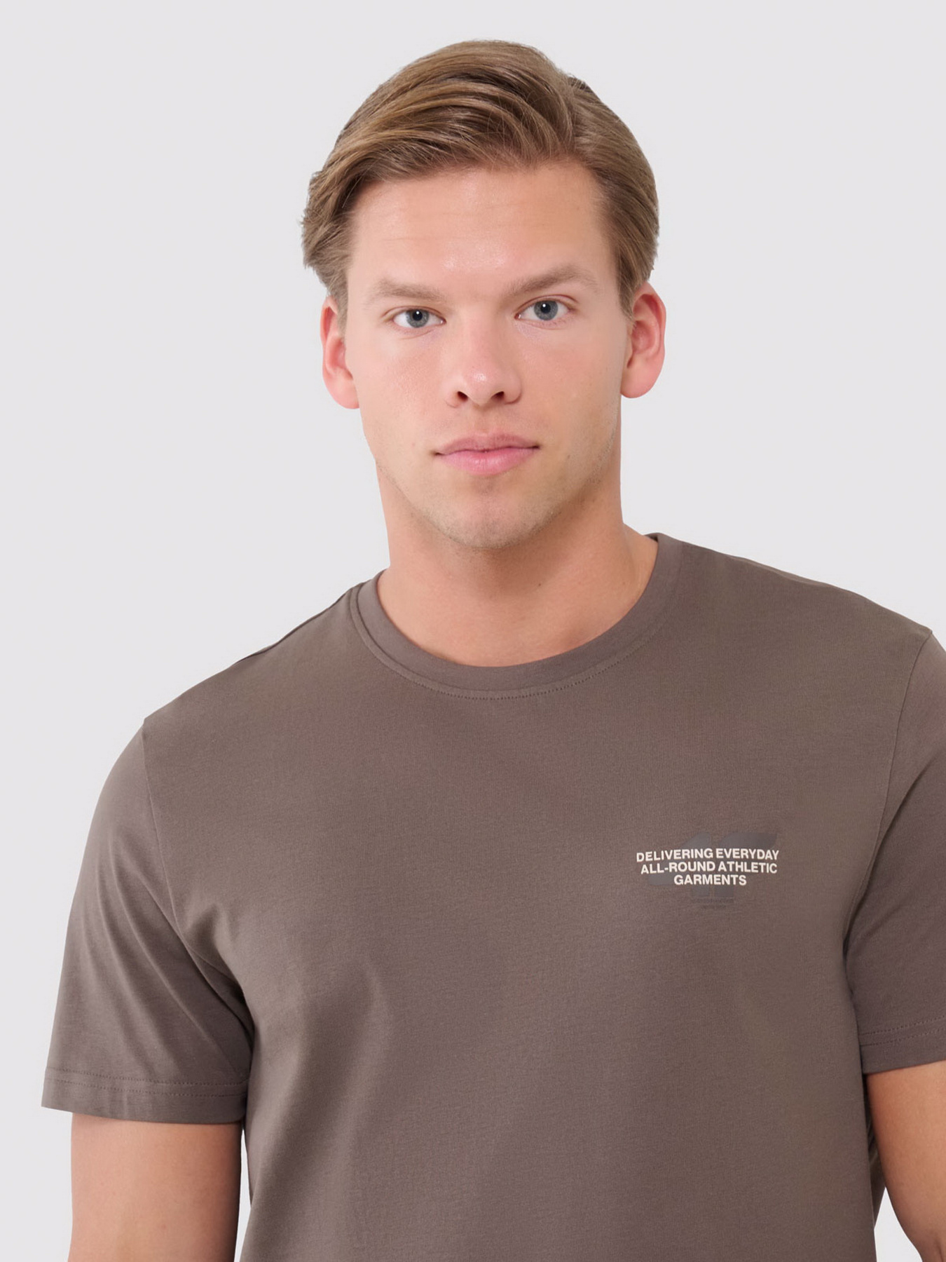 Футболка 4F M1974 модель 4FWSS25TTSHM1974-80S Футболка 4F M1974 модель 4FWSS25TTSHM1974-80S Фото