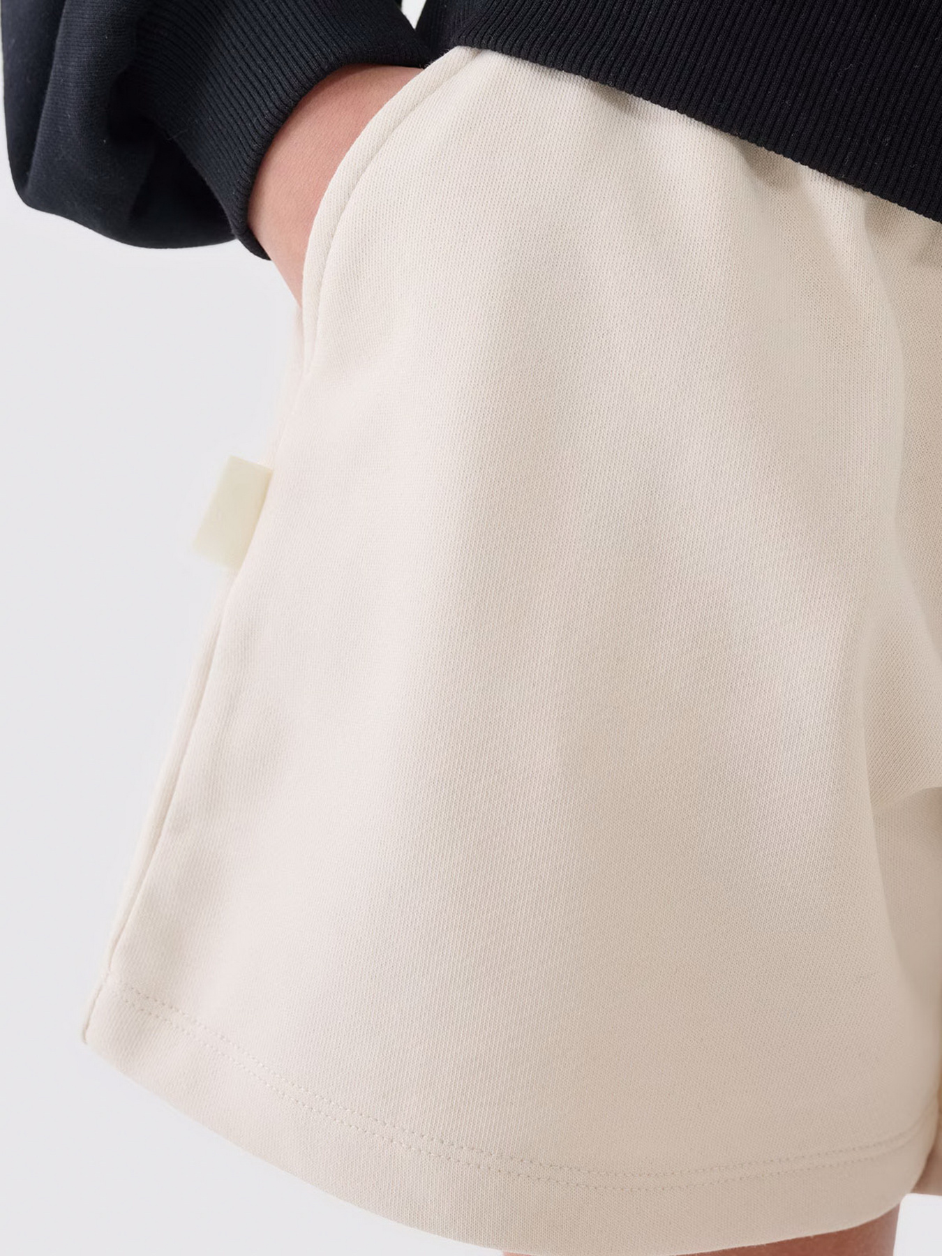 Спортивні шорти 4F F470 модель 4FJWSS25TSHOF470-12S Спортивні шорти 4F F470 модель 4FJWSS25TSHOF470-12S Фото