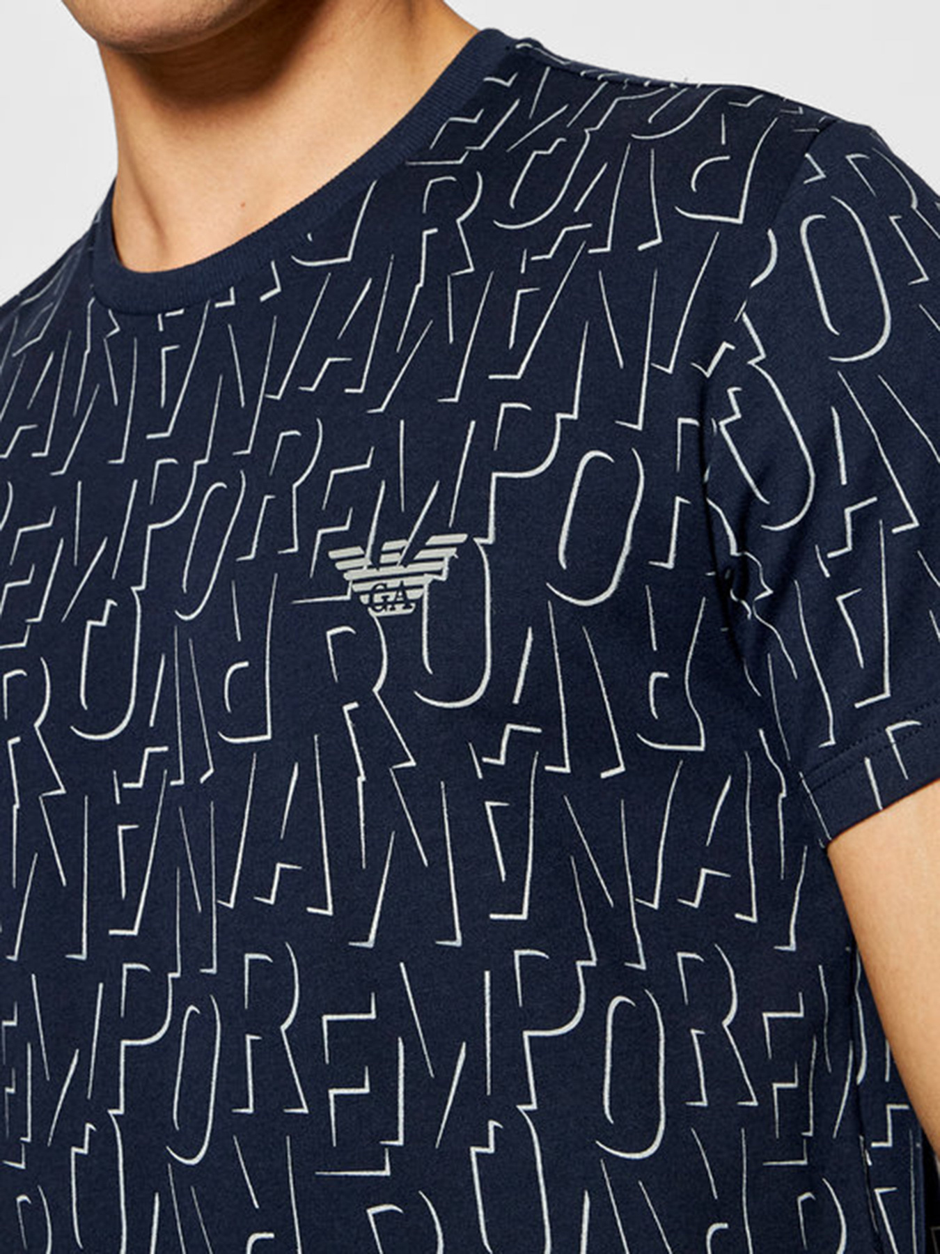 Футболки і поло Emporio Armani модель 110853-1P566-00135 Фото