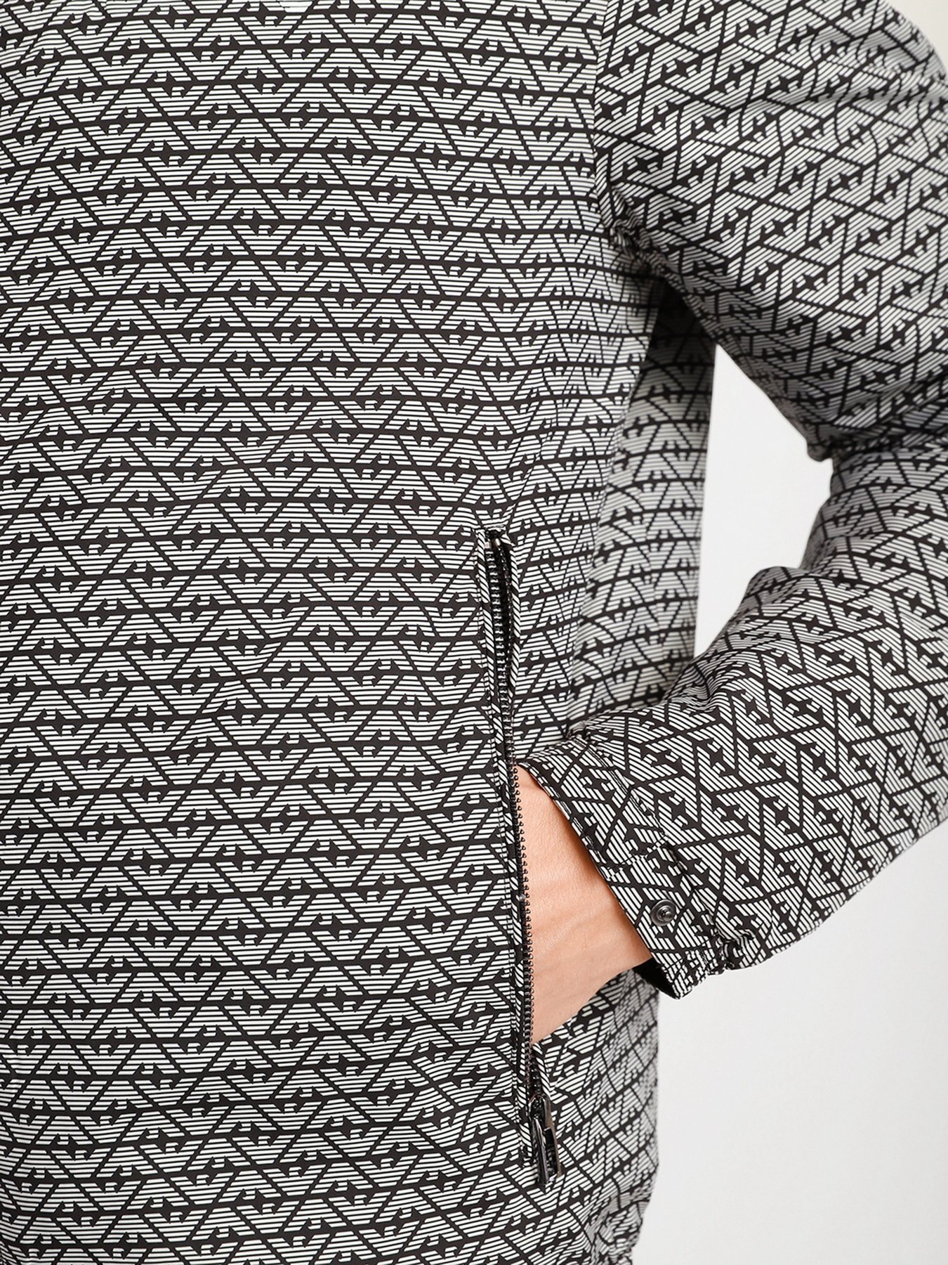 Демисезонная куртка Emporio Armani модель 6K1B70-1NTPZ-F014 Демисезонная куртка Emporio Armani модель 6K1B70-1NTPZ-F014 Фото