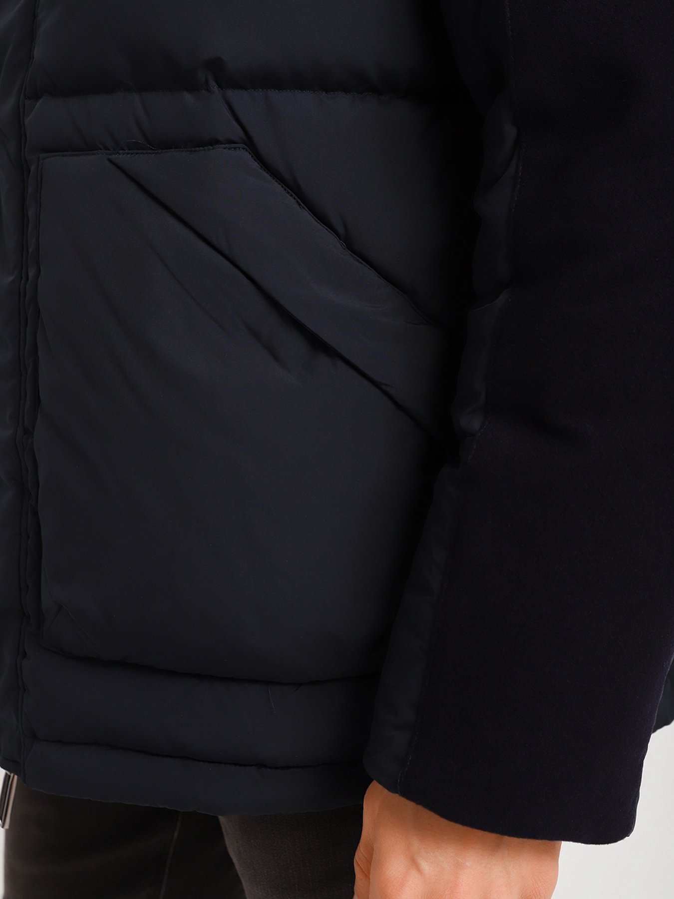 Пуховик Emporio Armani модель 6K1B83-1NWXZ-0920 Пуховик Emporio Armani модель 6K1B83-1NWXZ-0920 Фото