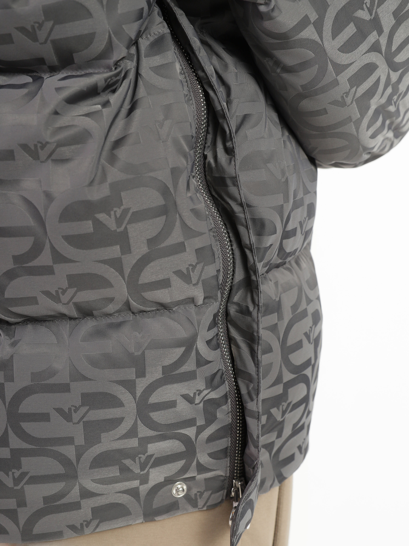 Пуховик Emporio Armani модель 6L1BH2-1NLLZ-0651 Пуховик Emporio Armani модель 6L1BH2-1NLLZ-0651 Фото