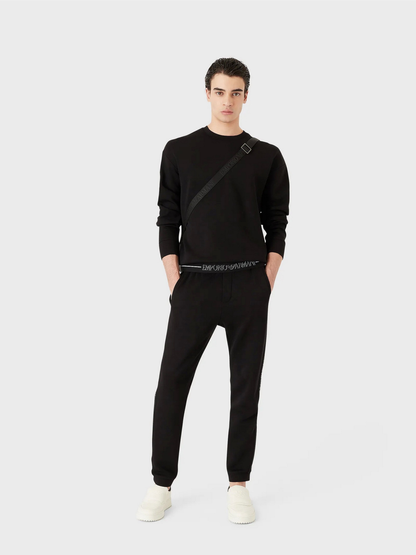 Брюки Emporio Armani модель 6L1P96-1JHSZ-0999 Фото