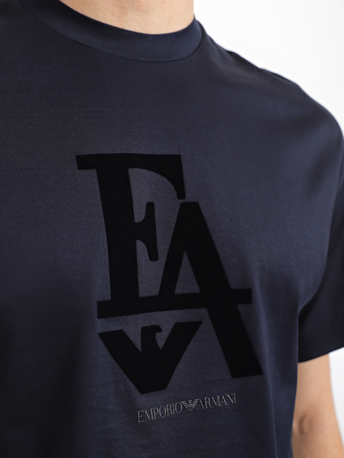 Футболка Emporio Armani модель 6L1TG1-1JSAZ-09G2 Футболка Emporio Armani модель 6L1TG1-1JSAZ-09G2 Фото
