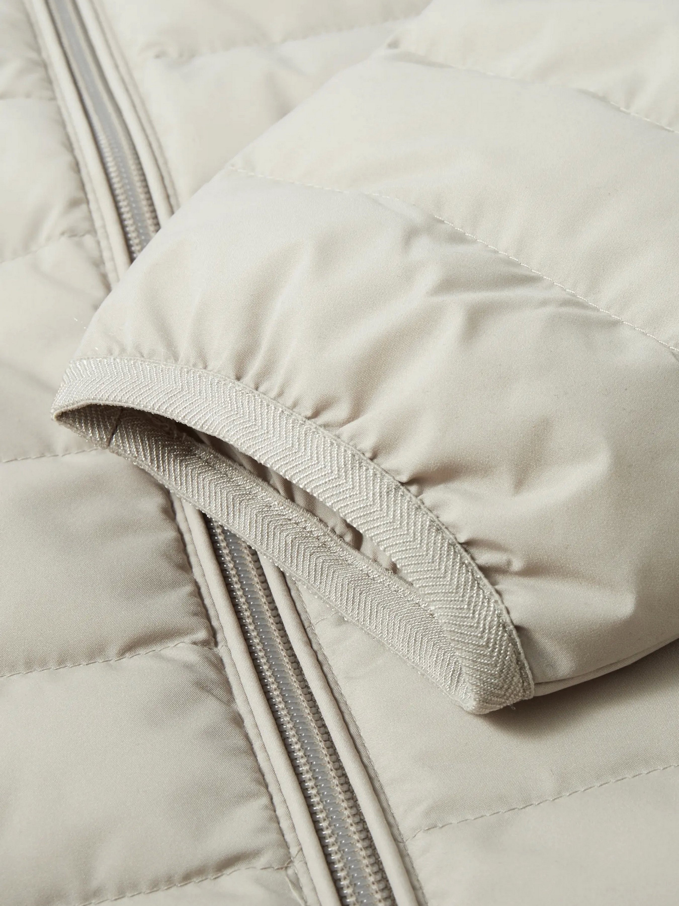 Пуховик Emporio Armani модель 8N1BQ2-1NLRZ-0135 Пуховик Emporio Armani модель 8N1BQ2-1NLRZ-0135 Фото