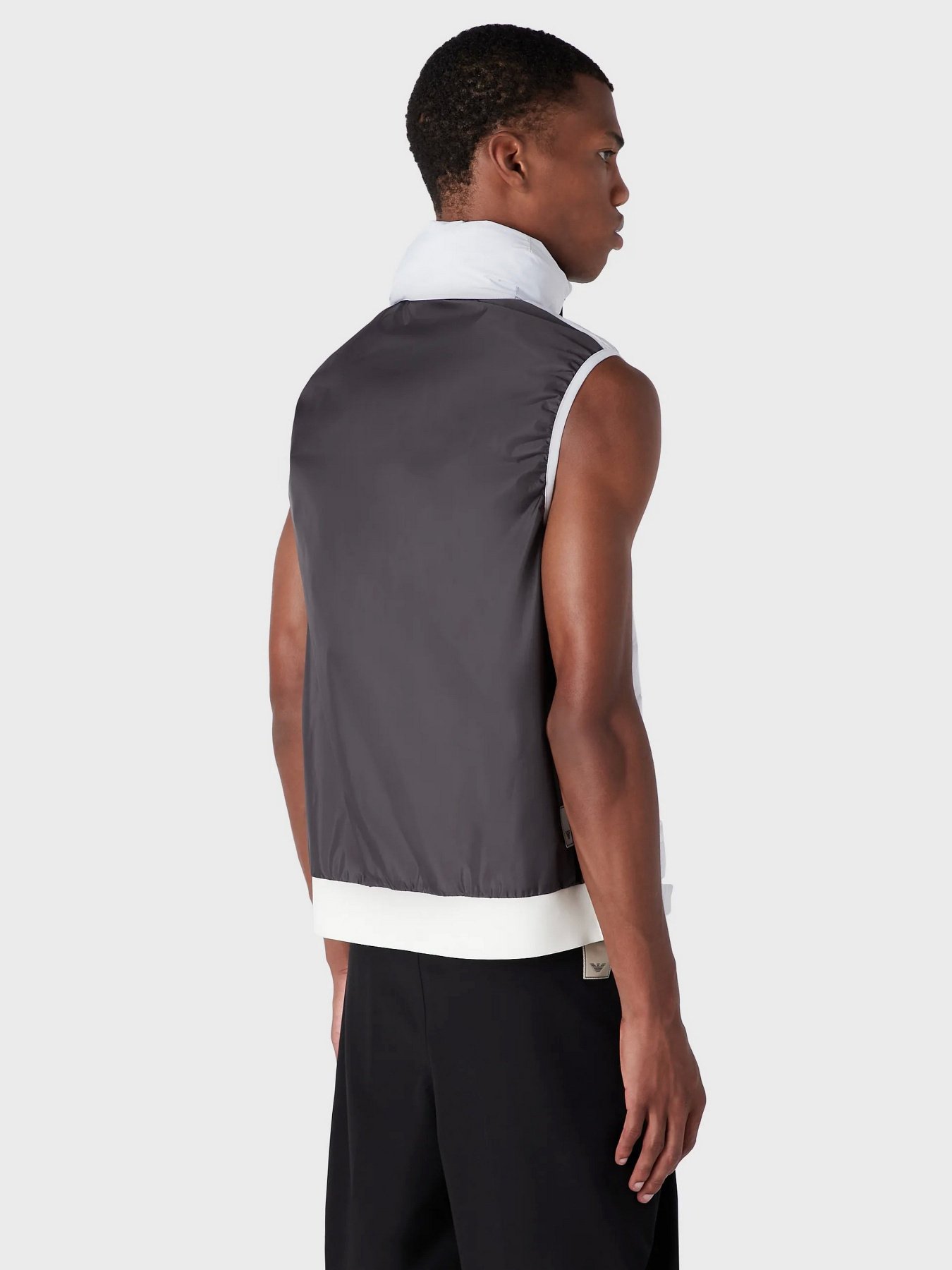 Утепленный жилет Emporio Armani модель 3R1BT2-1NSXZ-0101 Фото