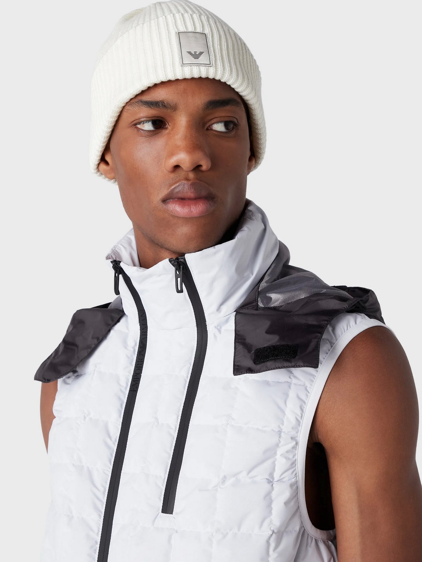 Утепленный жилет Emporio Armani модель 3R1BT2-1NSXZ-0101 Фото