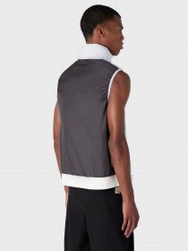 Утепленный жилет Emporio Armani модель 3R1BT2-1NSXZ-0101 Фото