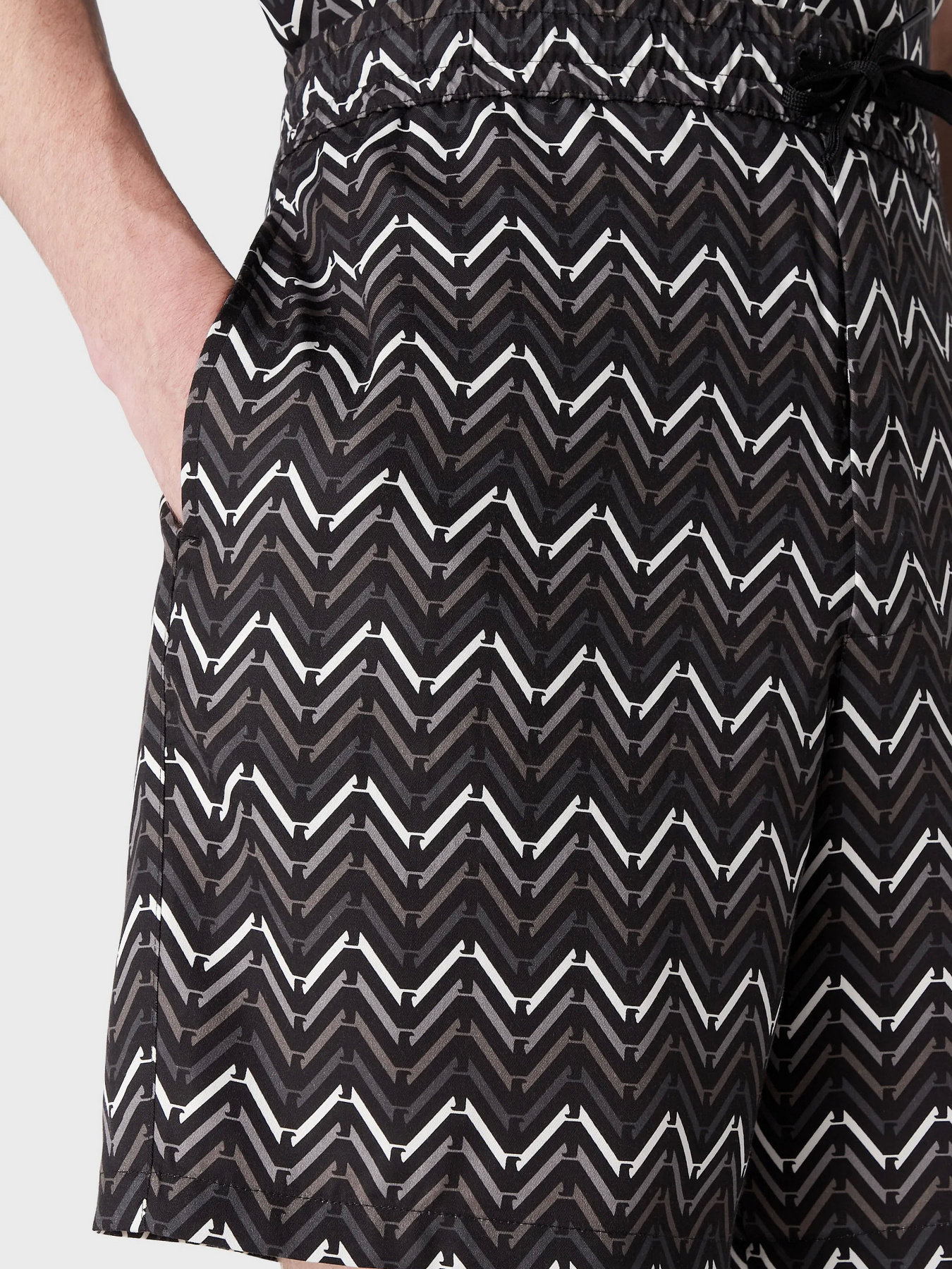 Шорты Emporio Armani модель 3R1PR0-1NWDZ-F074 Фото