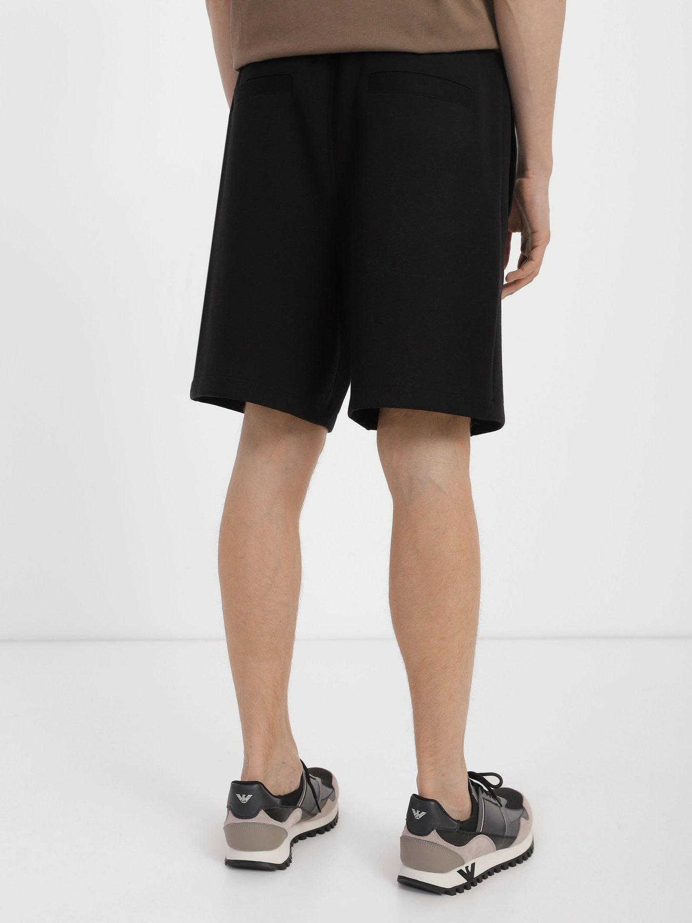Повседневные шорты Emporio Armani модель 3R1PZ7-1JHSZ-0999 Повседневные шорты Emporio Armani модель 3R1PZ7-1JHSZ-0999 Фото