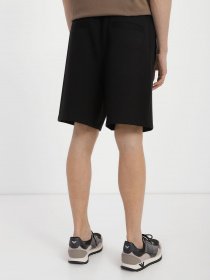 Повседневные шорты Emporio Armani модель 3R1PZ7-1JHSZ-0999 Повседневные шорты Emporio Armani модель 3R1PZ7-1JHSZ-0999 Фото