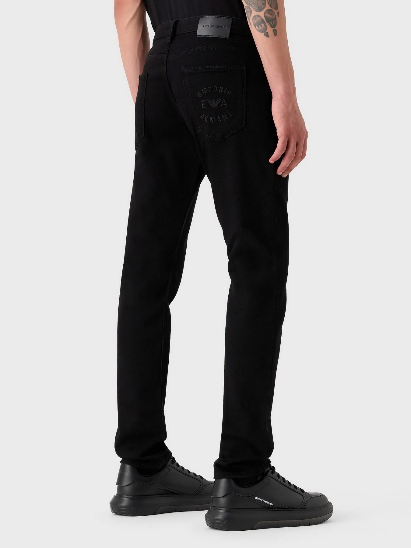 Прямые джинсы Emporio Armani J06 модель 6R1J06-1DS1Z-F004 Фото