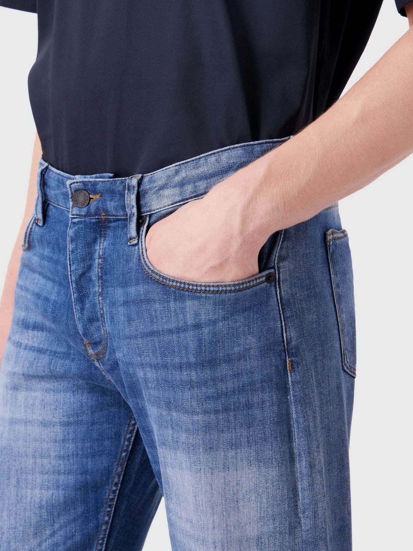 Прямые джинсы Emporio Armani J75 модель 6R1J75-1D09Z-0942 Фото