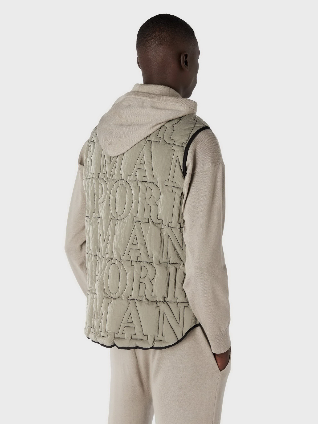 Утепленный жилет Emporio Armani модель 6R1BN8-1NZKZ-0643 Фото