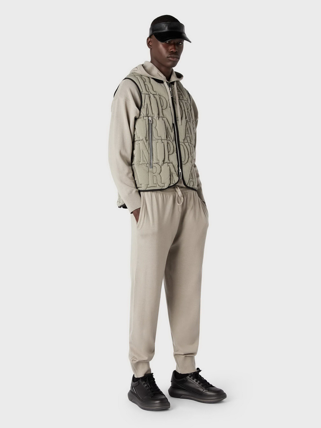 Утепленный жилет Emporio Armani модель 6R1BN8-1NZKZ-0643 Фото